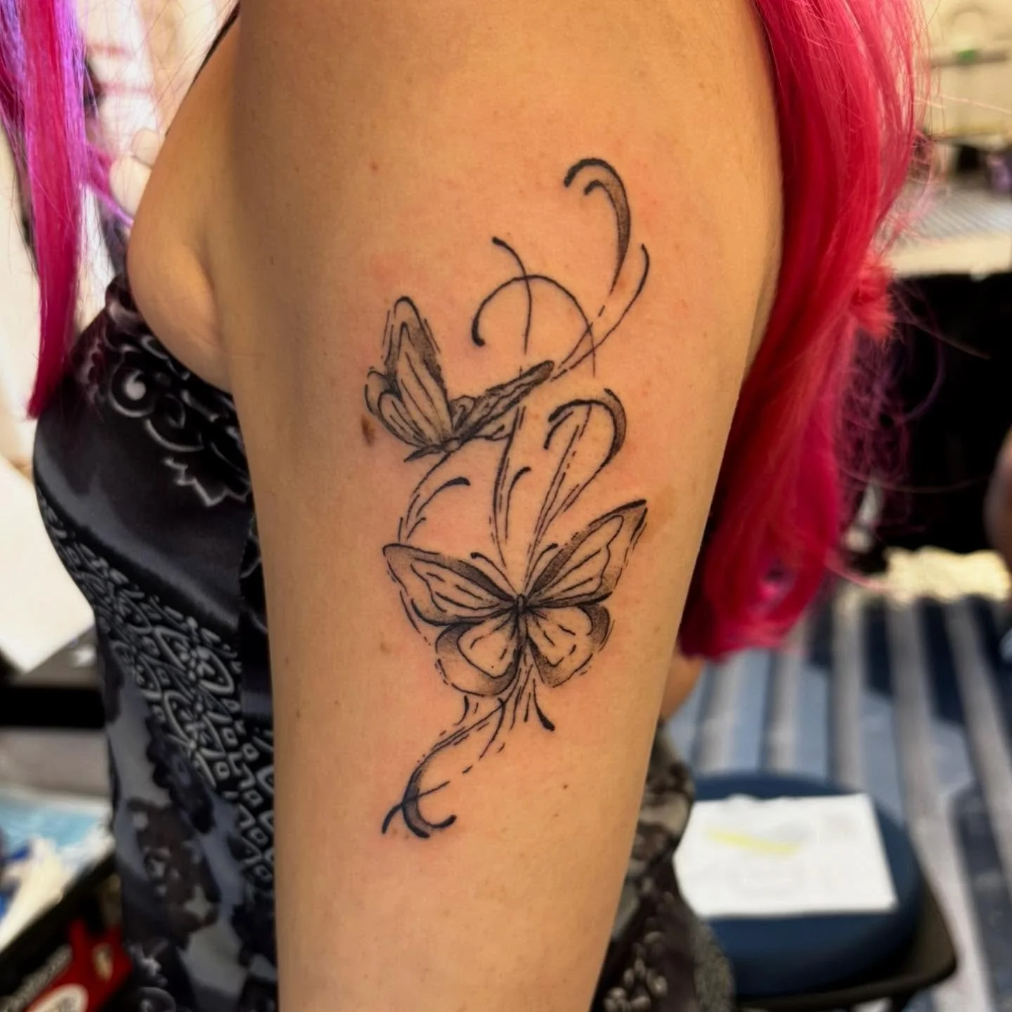 Butterfly piece done by Casey 🦋 she loves this style of tattoos so click the link in our bio to book with her!

#njtattooartist #njtattooshop #njtattoo #bricknj #oceancountynj #radiantenergytattoo #tattoo #butterflytattoo #butterfly #finelinetattoo