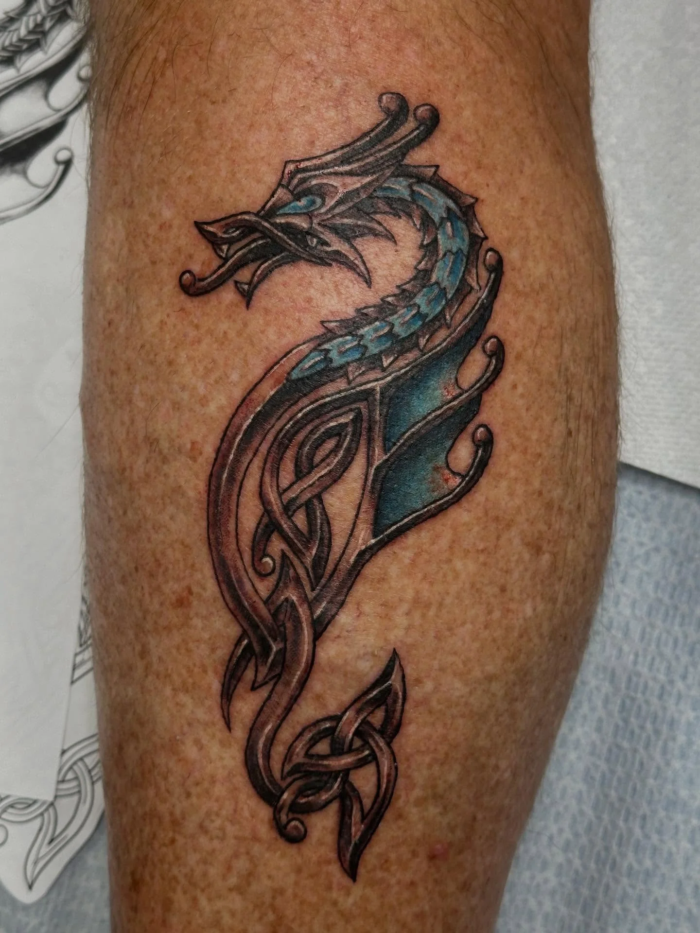 A unique take on a dragon done by Caroline! Click the link in our bio to book with her 😁

#njtattooartist #njtattooshop #njtattoo #bricknj #oceancountynj #radiantenergytattoo #tattoo #dragontattoo #colortattoo #tribaltattoo