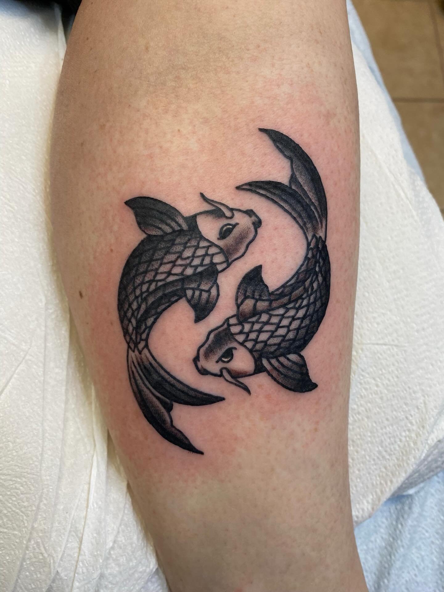 How awesome are these koi fish done by Rich?!?! He&rsquo;s booking for this month so fill out the form in our bio to book now!

#njtattooartist #njtattooshop #njtattoo #bricknj #oceancountynj #radiantenergytattoo #tattoo #koi #koifish #koitattoo #koi