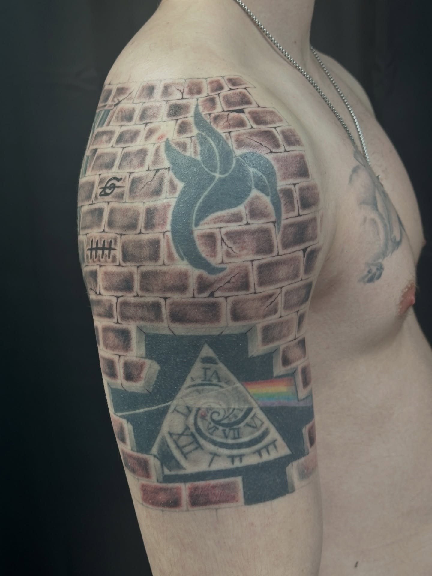 Some healed and some fresh on this piece done by Caroline! Fill out the link in bio to book with her!

#freshtattoo #healedtattoo #pinkfloydtattoo #njtattooshop #bricknj