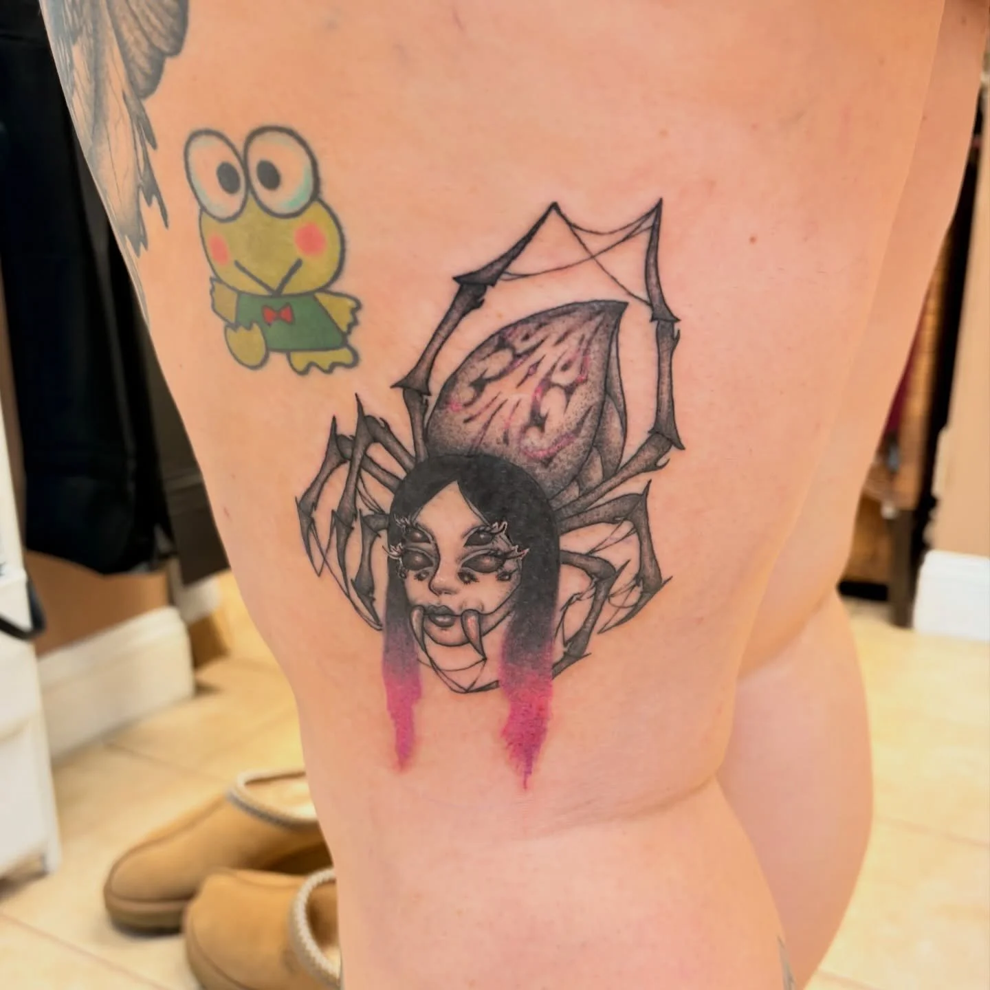 Creepy spider lady done by Casey 🕷️ she loves tattooing all things creepy and weird so click the link in our bio to book with her!

#spider #spidertattoo #ladyfacetattoo #creepytattoo #njtattooshop