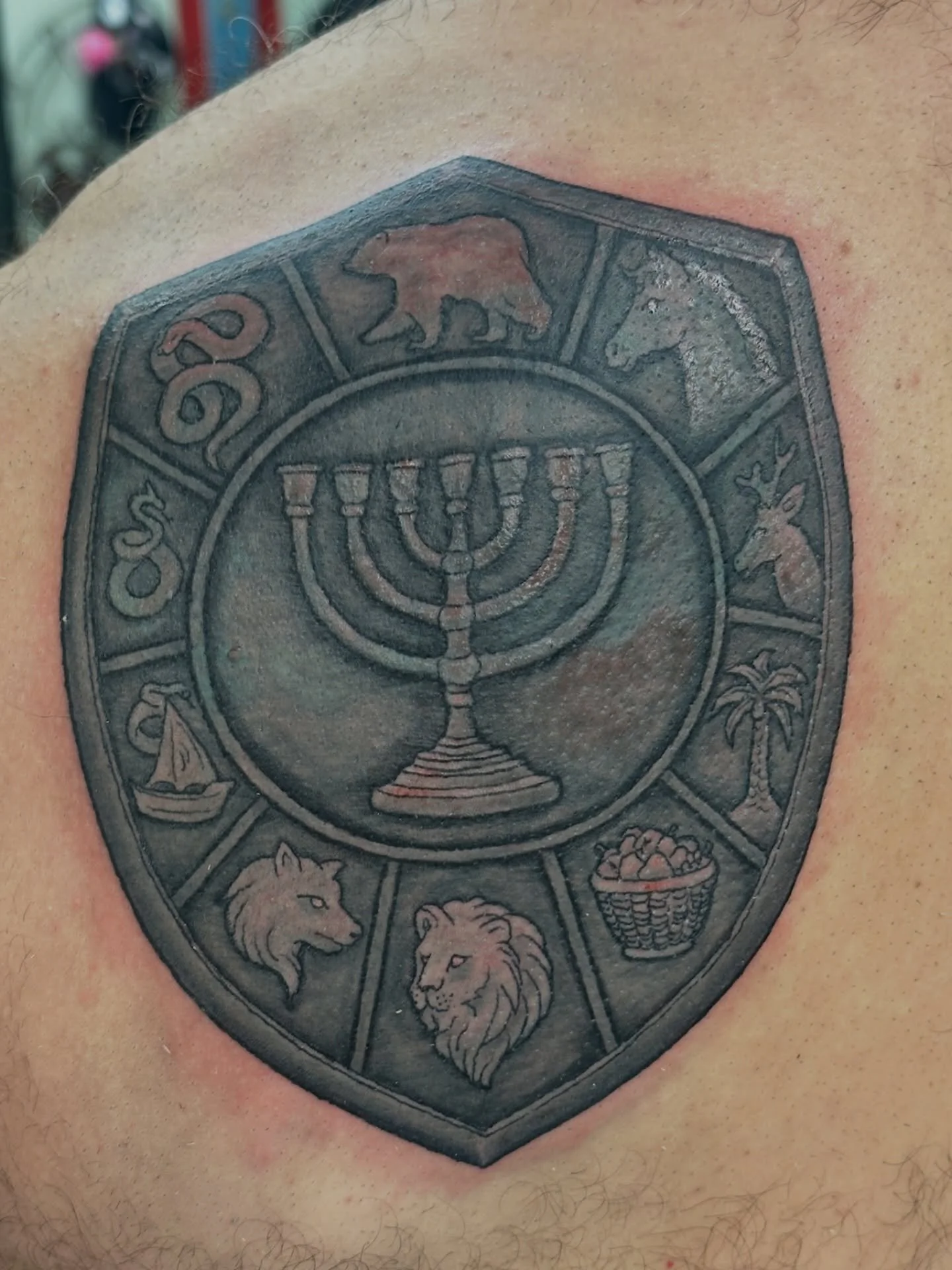 Incredible cover up done by Caroline! Swipe to see the original 👉 Fill out the form in our bio to book your a cover up with the master!

#coverup #coveruptattoo #blackandgreytattoo #njtattooshop #coverupartist