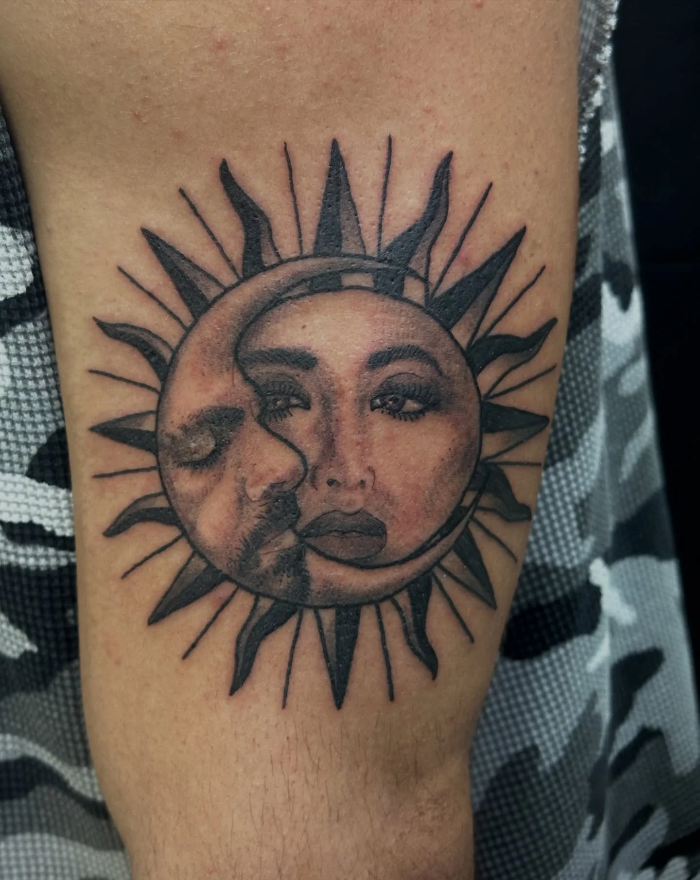 How cool is this sun and moon piece done by Caroline?!?! She&rsquo;s booking for March so click the link in bio to book ☀️🌙

#suntattoo #moontattoo #sunandmoon #blackandgreytattoo #njtattooshop