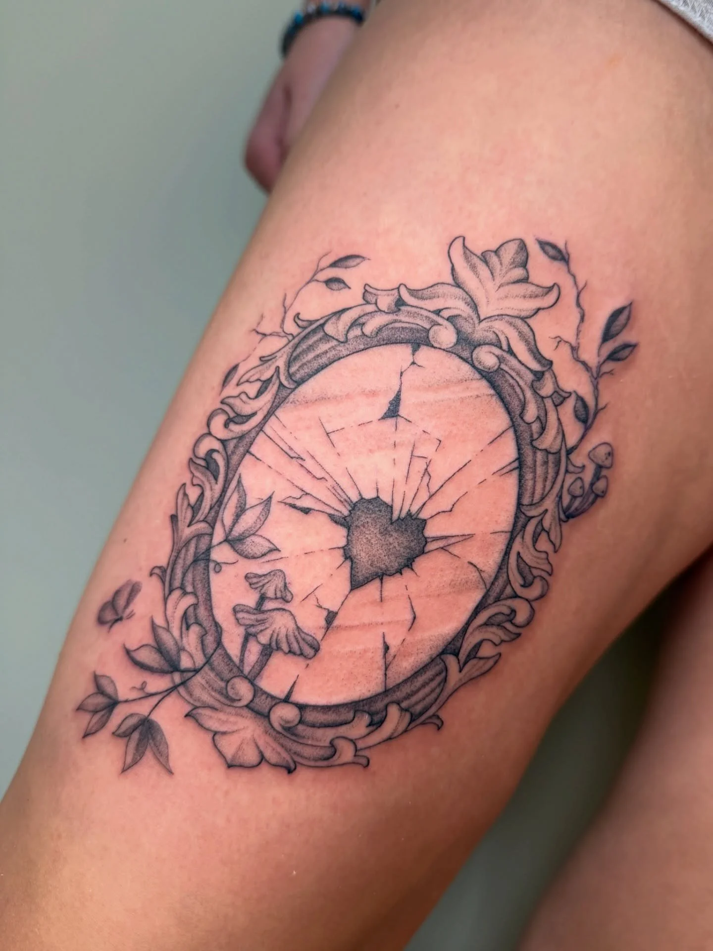 How amazing is this mirror tattoo done by Koryn?!?! She still has some time available to tattoo you this month so fill out the link in our bio to book with her 🪞 

#mirrortattoo #crackedmirror #flowertattoo #finelinetattoo #njtattooartist