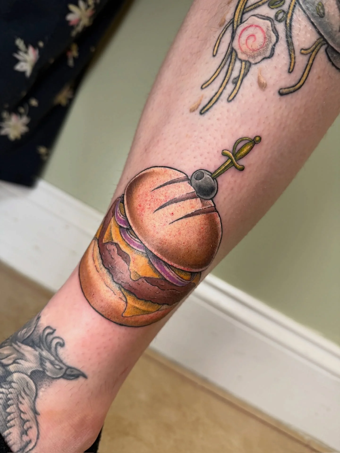 OBSESSED with this cheeseburger tattoo done by Koryn 🍔 She still has availability this month so fill out the form in our bio to book with her!

#cheeseburger #cheeseburgertattoo #foodtattoo #colortattoo #njtattooshop