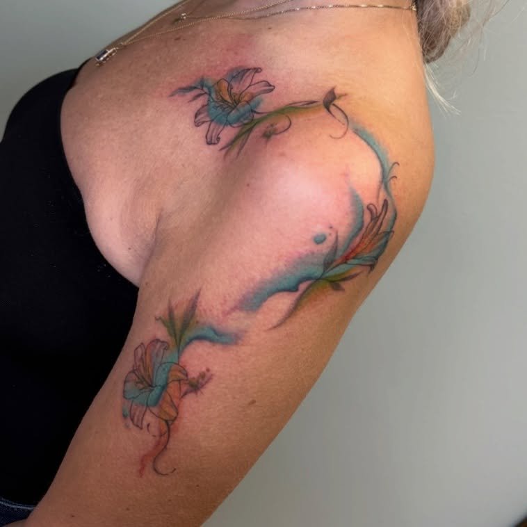 Gorgeous watercolor piece done by Koryn! She loves doing water color tattoos so click the link in our bio to book!

#watercolor #watercolortattoo #flowertattoo #lilytattoo #njtattooshop