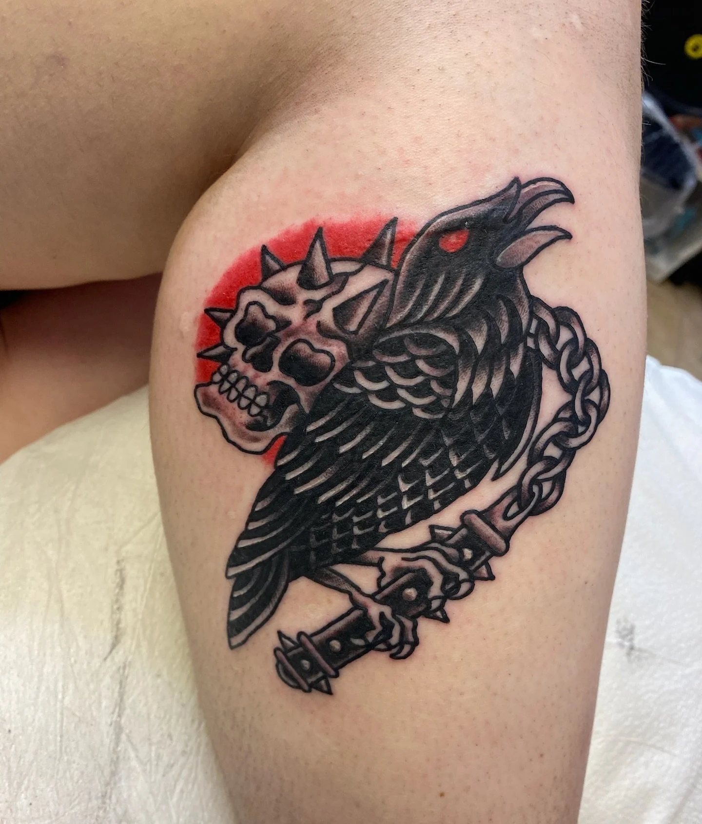 How cool is this piece done by Rich?!?! He has lots of discounted flash in this style so check out his page and fill out the form in our bio to book 🐦&zwj;⬛

#raventattoo #skulltattoo #boldtattoo #flailtattoo #njtattooshop
