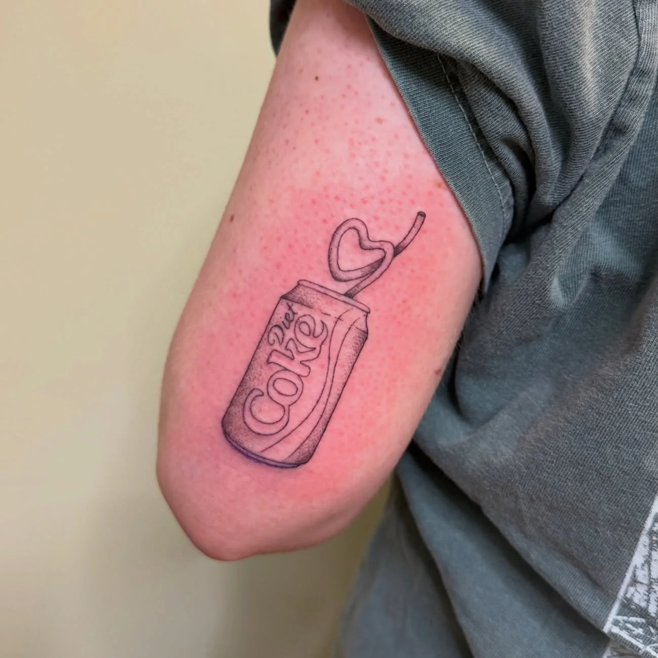 Love this Diet Coke done by Koryn! What drink would you get tattooed 🤔 Link in bio to book!

#dietcoke #dietcoketattoo #sodatattoo #finelinetattoo #njtattooshop