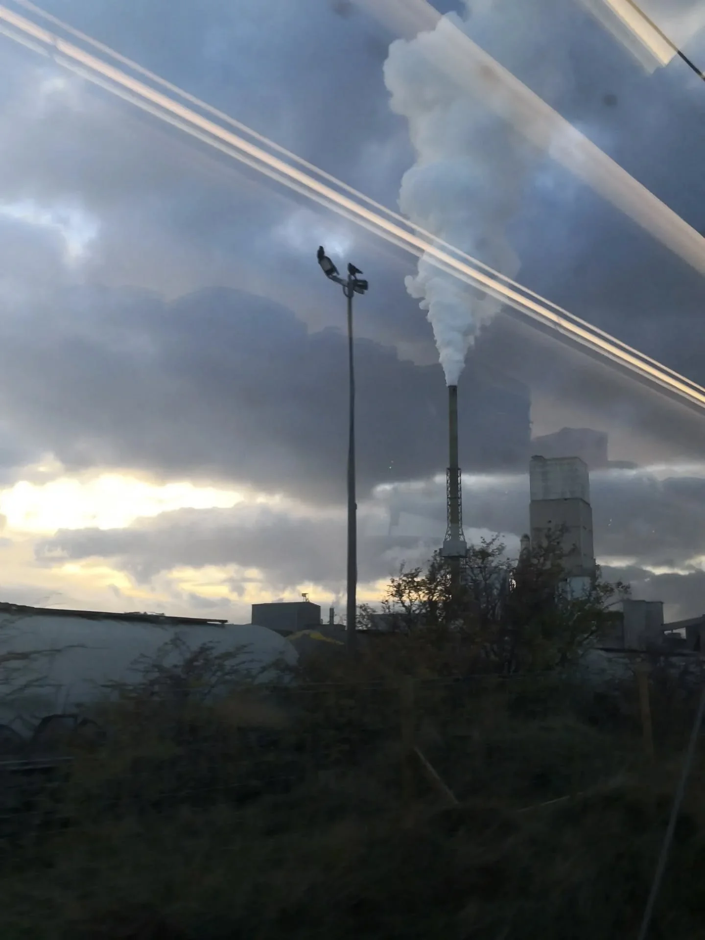 Caught on a lonnnnnnnnnng train ride of delays and pauses and waits..... then time to sit and stare......