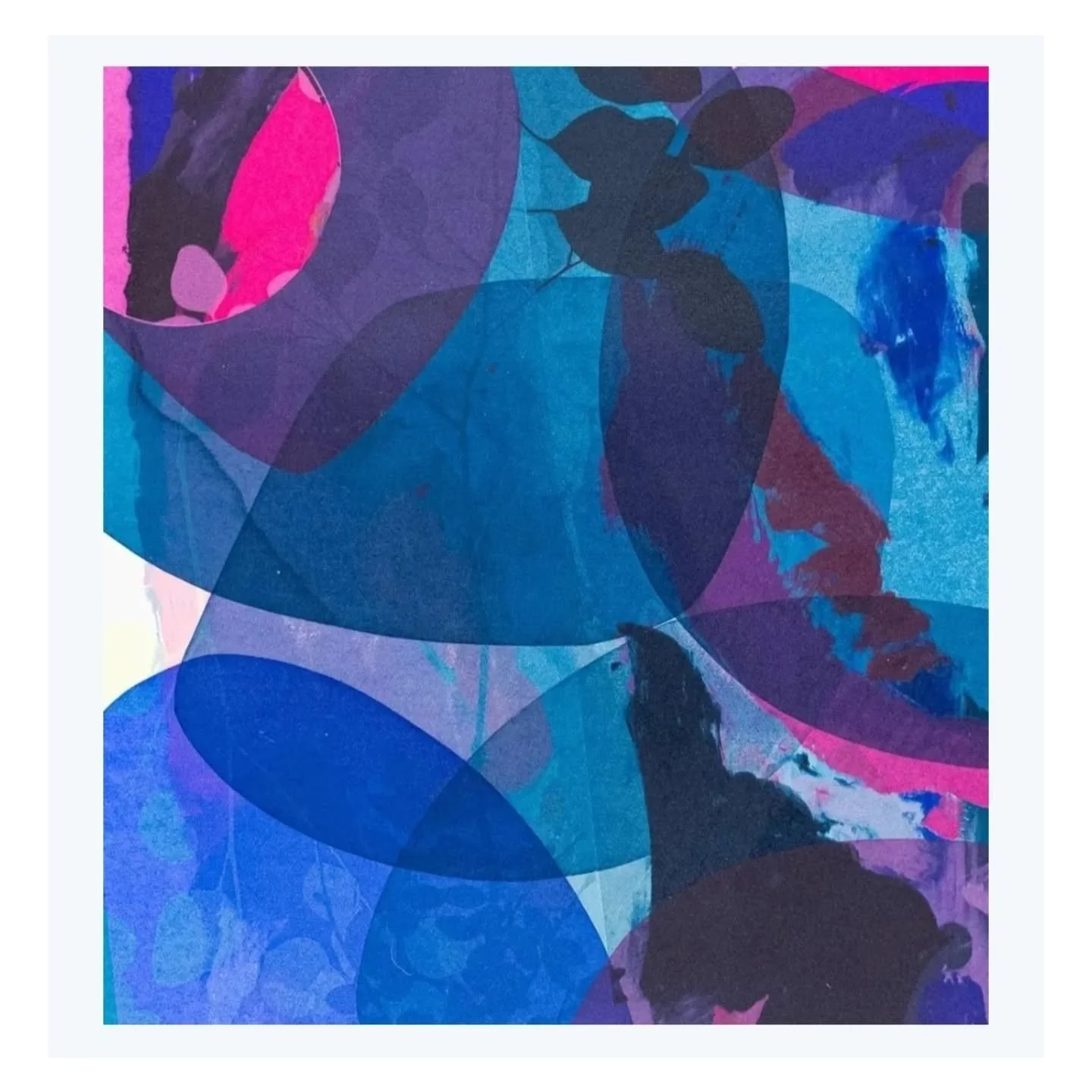 Detail from a work that was possibly waiting quietly for a January morning, lots of rich deep colour overlays in this one.... Screenprint over a mono screenprint.... and a sprig of eucalyptus if you can find it....

#print #printmaking #screenprint #