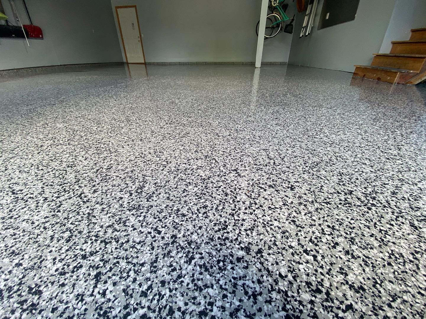 Another 📸 of the finished epoxy floor coating garage we did this week.
-
Full prep, diamond grind, epoxy, full flake and clear coat.
-
-
www.MidwestEpoxyFlooring.com

#epoxy #flooring #epoxyremoval #minnesota #minneapolis #floorcoatings #garagefloor