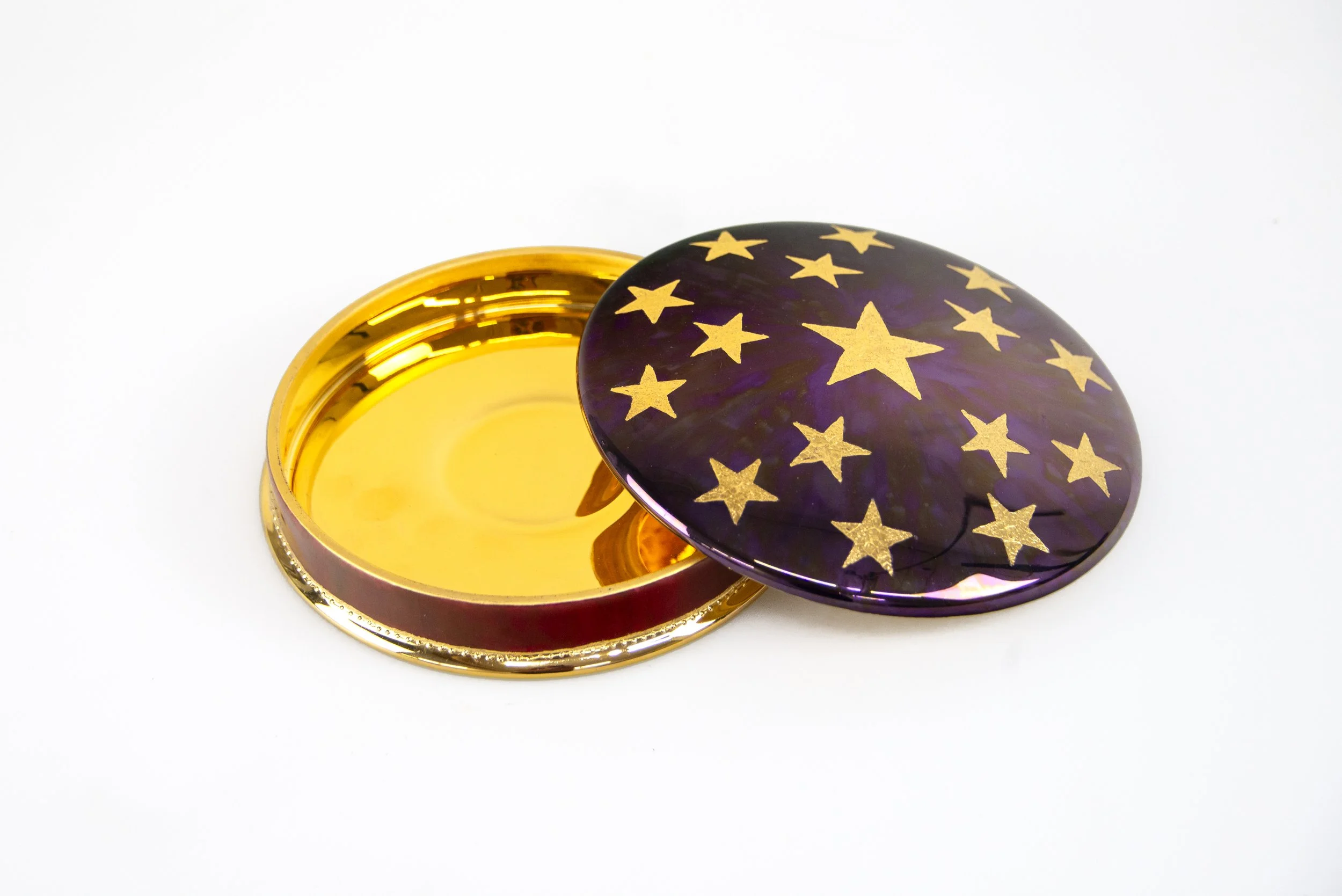 "Fort Nashborough Candy Box" by Carolyn Barlock. Gold, Roby, & Amethyst Lusterware, 7" diameter, $9,850.