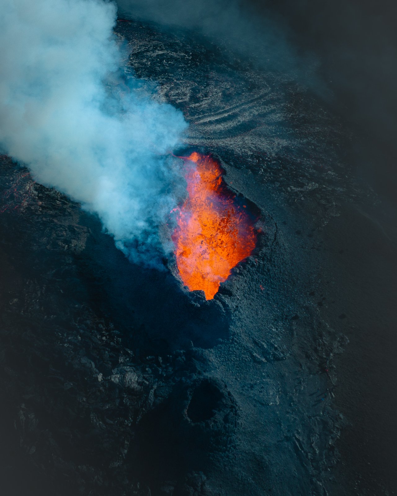 Icelandic lava eruption drone photo by airpixels.jpg