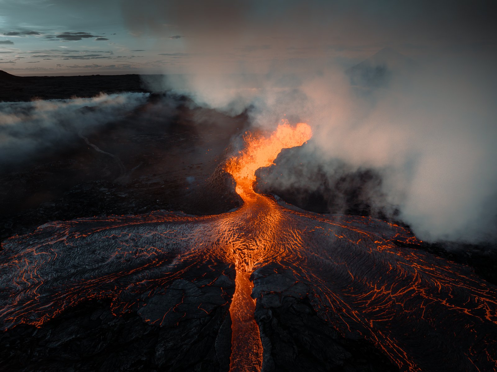 Icelandic lava eruption drone photo by airpixels tobias högg.jpg