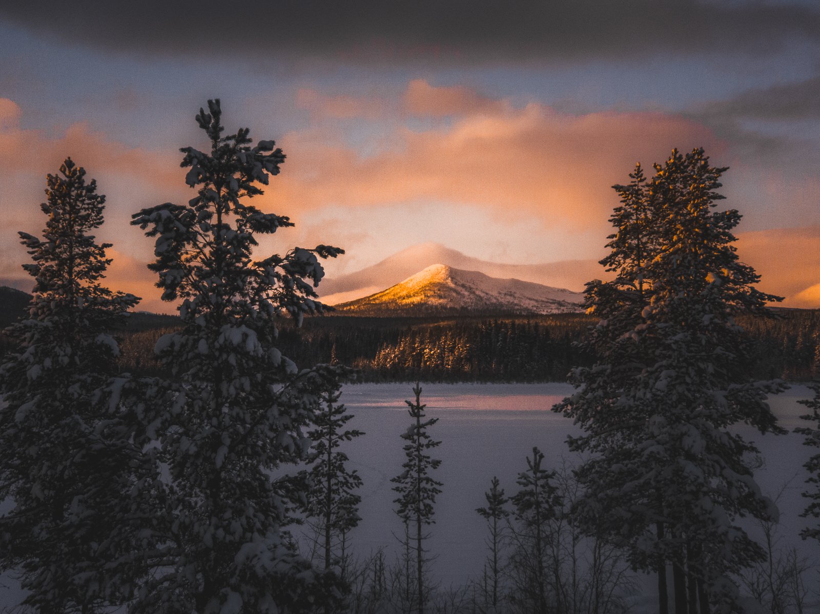 Airpixels' Tobias Hägg has captured the winter beauty of Åre with this stunning landscape photograph. The image showcases the majestic mountain landscape, with the warm hues of the sunset adding to the serene atmosphere. The composition draws the eye