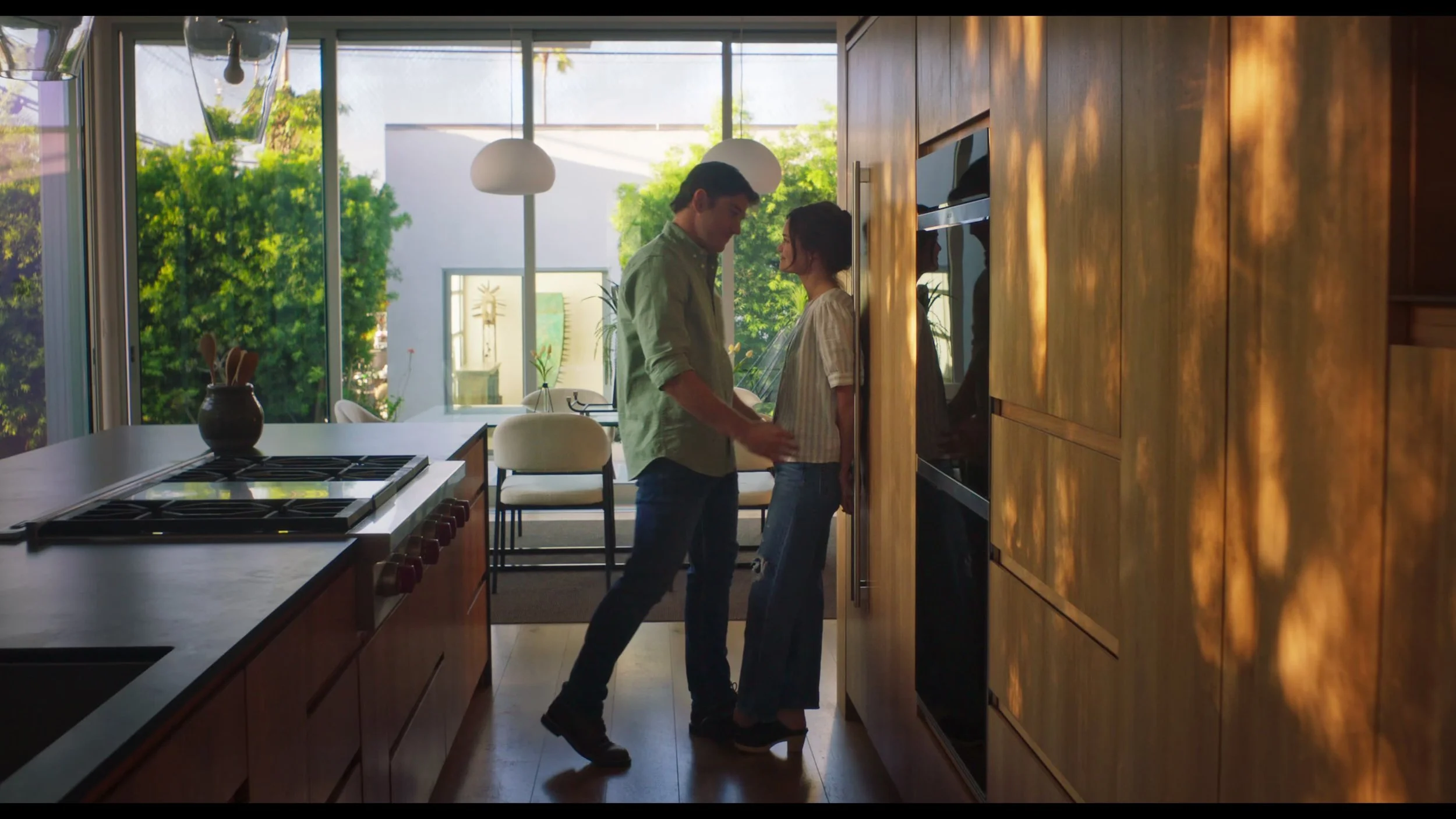 Eva and Theo at their house 4k.jpg