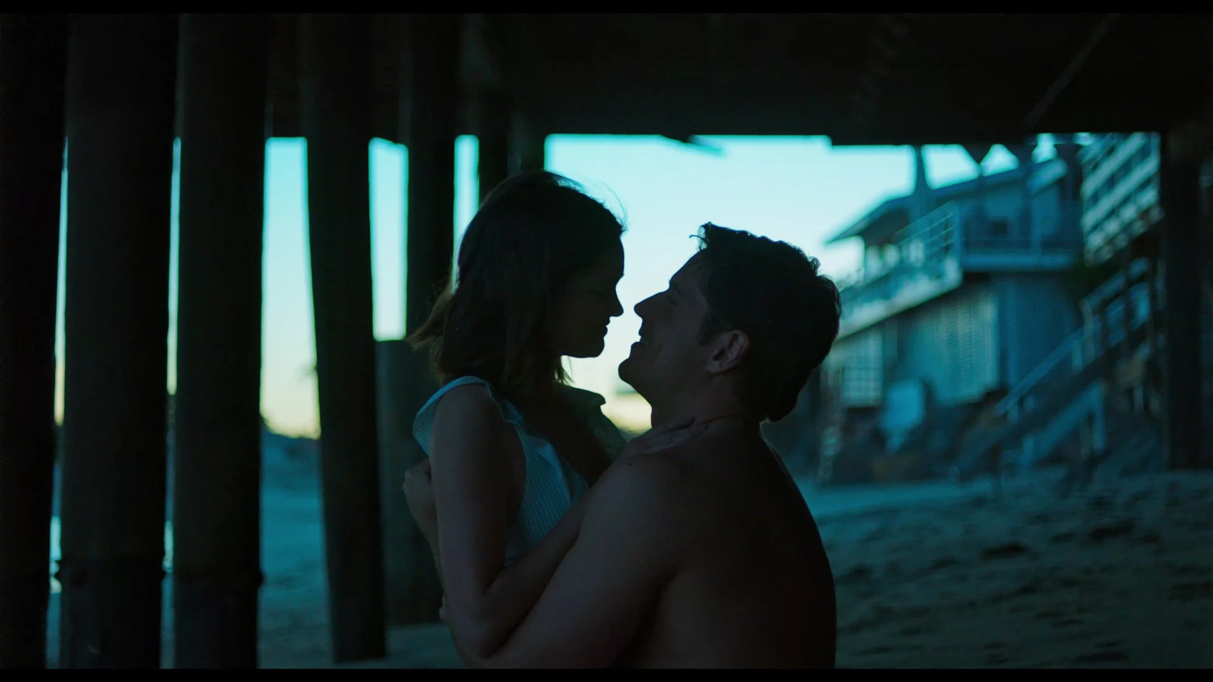 Eva and Theo beach 4k.jpg