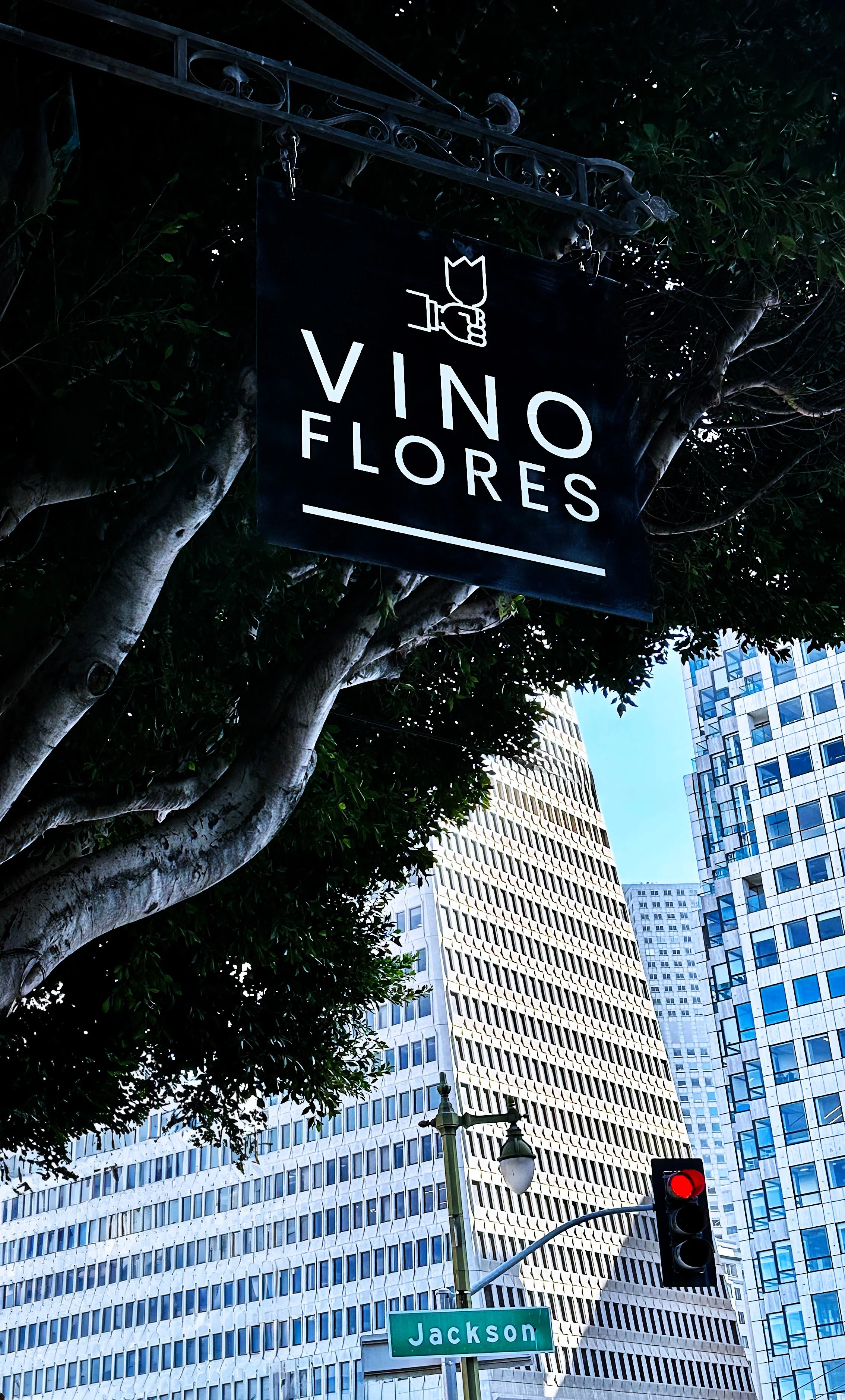 vino flores sign exterior.jpg