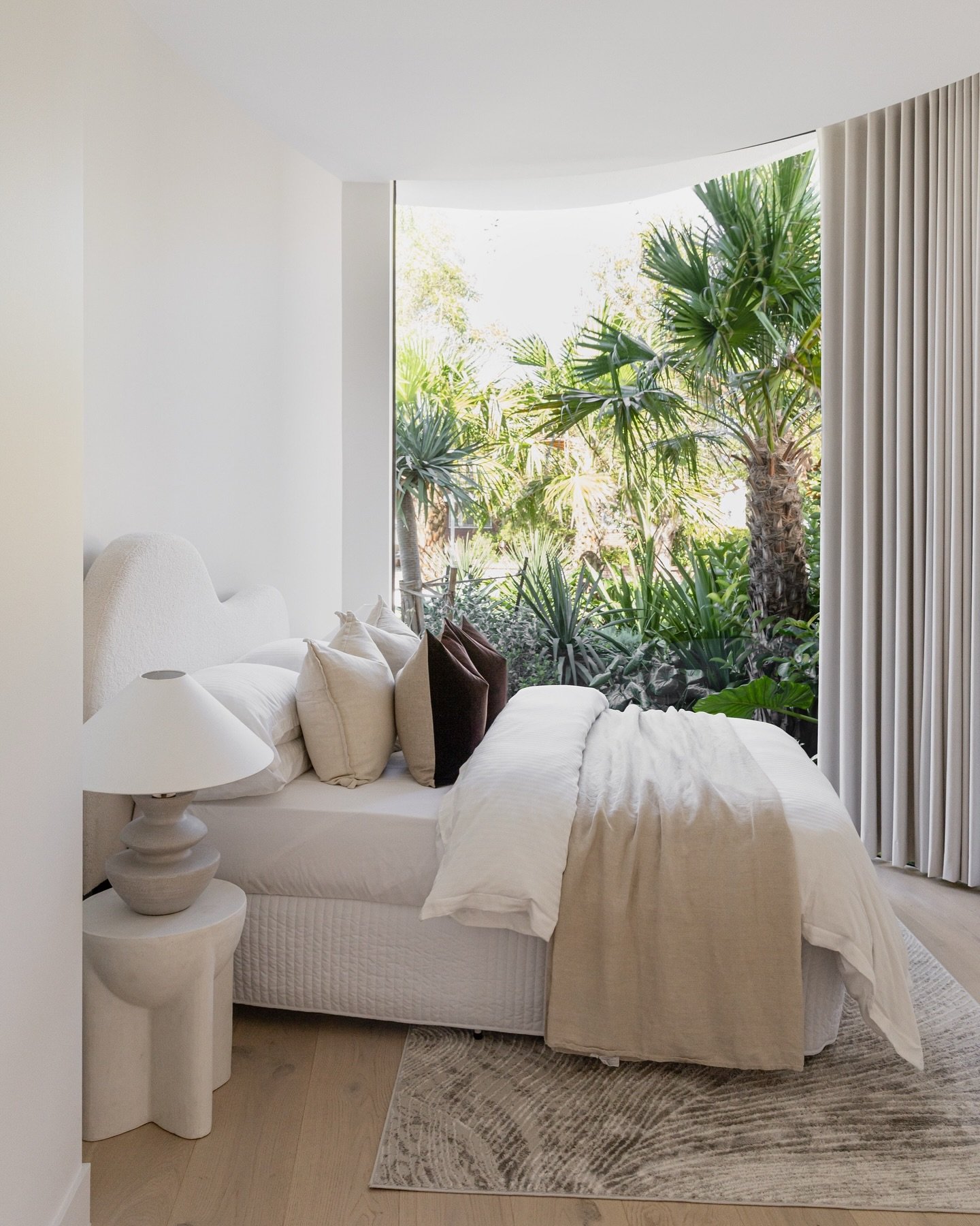 Property Highlight // Strathfield 

Reminiscing about this stunning home. We absolutely loved how the landscaping really felt like an extension of this guest bedroom 🤍 

&bull;

&bull;

&bull;

#sydneyrealestate #styledtosell #realestate #homedecor 