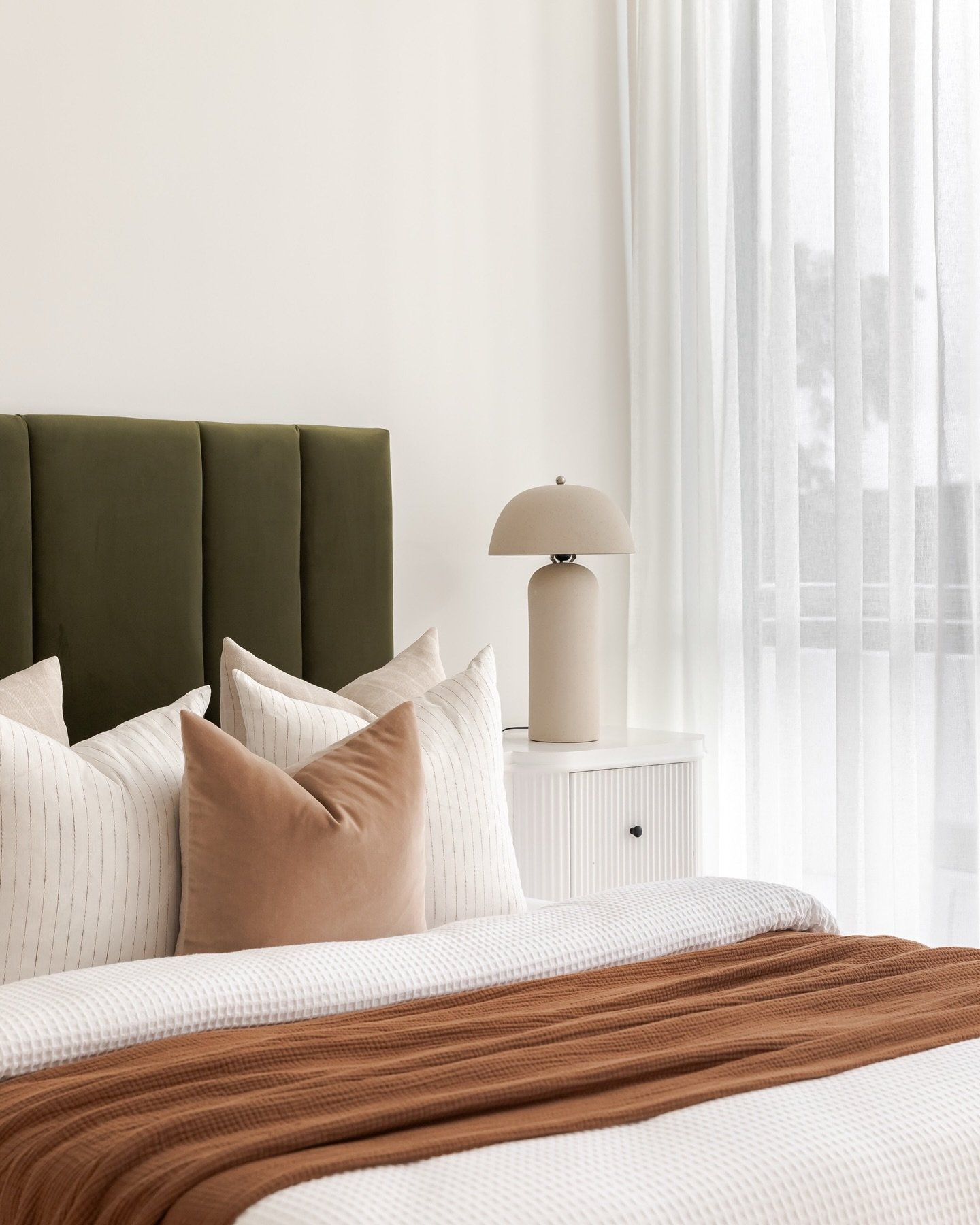 Guest Bedroom Details // Every detail has been thoughtfully curated to elevate this blank canvas while maintaining a clean, modern aesthetic 🤍

&bull;

&bull;

&bull;

#sydneyrealestate #styledtosell #realestate #homedecor #interiorinspo #interior #