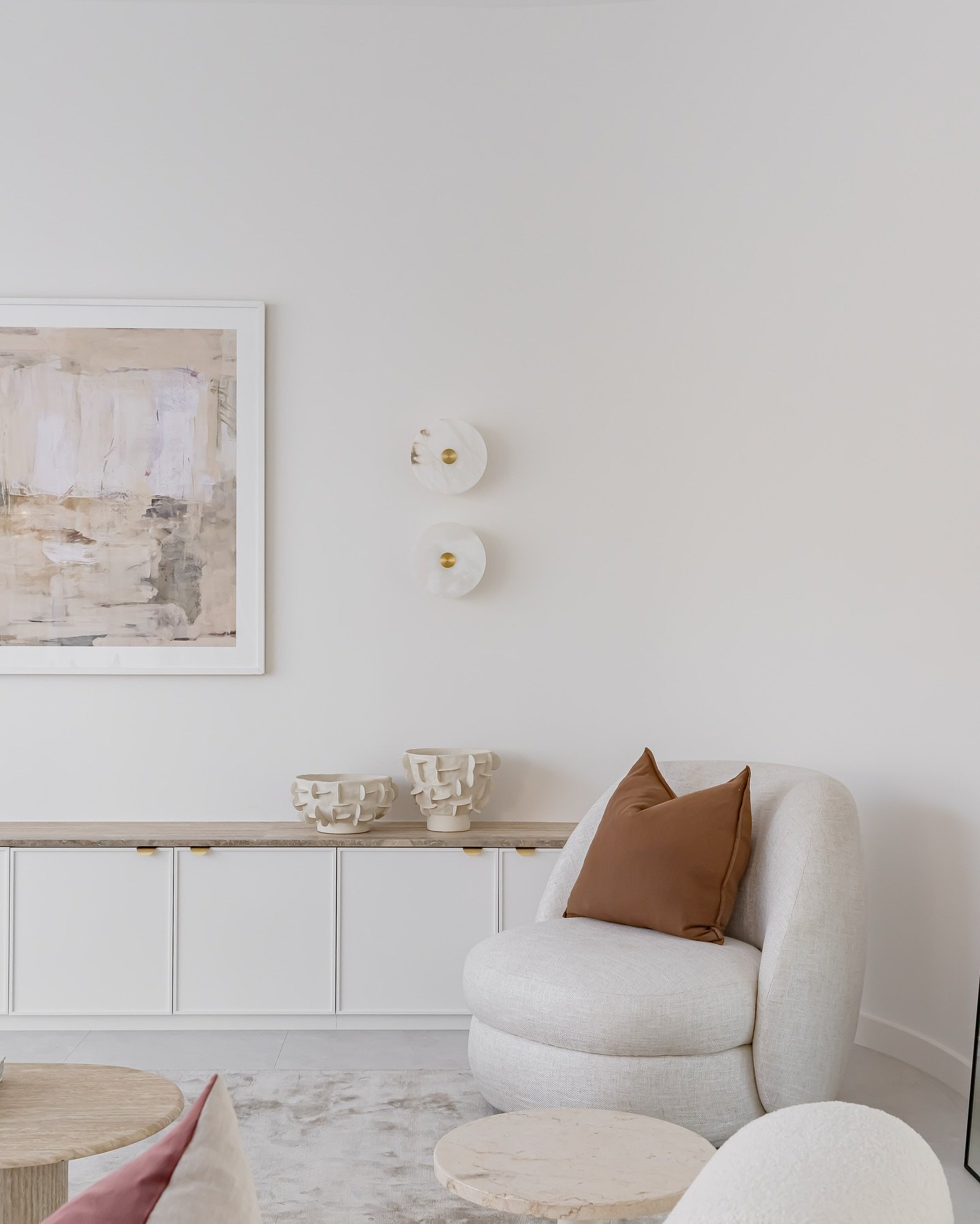 Details in Design //
Every colour choice, accessory, artwork, and layout is intentional, not accidental. Our goal is to showcase your home at its absolute best. Spatial planning and design is our bread and butter and yes, we&rsquo;re trained for it. 