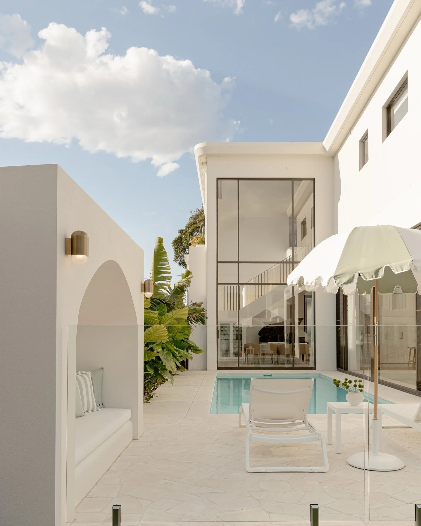 When the exterior complements the interior so beautifully 🤍 

&bull;

&bull;

&bull;

#sydneyrealestate #styledtosell #realestate #interiorinspo #interior #styling #property #sydney #staging #homestyling #interiorstyling #propertystylist #propertyst