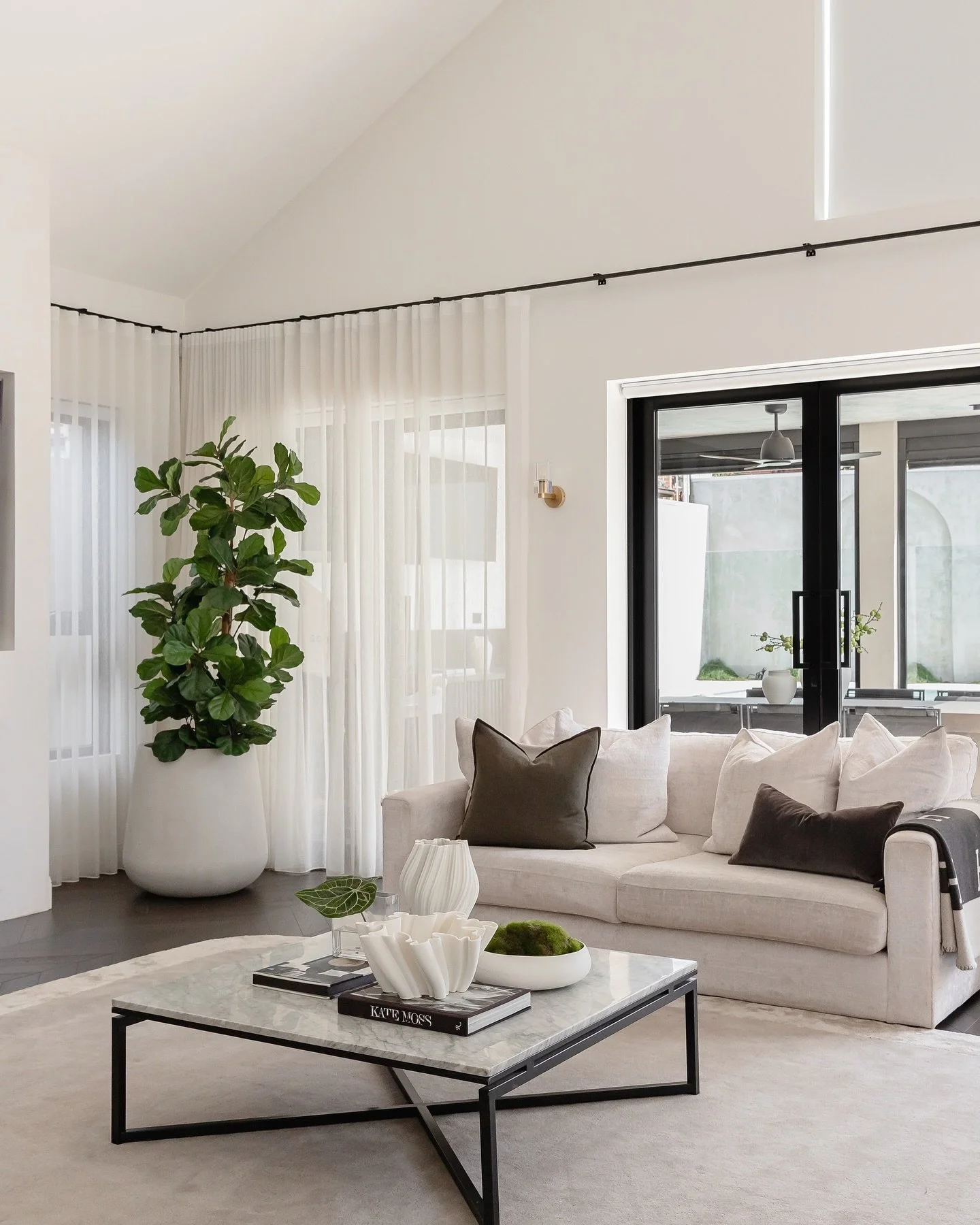 Utilizing our clients sofas, dining table and side table- we&rsquo;re the first to admit that this space was breathtaking before our team styled up a storm ✨

&bull;

&bull;

&bull;

#sydneyrealestate #styledtosell #realestate #interiorinspo #interio