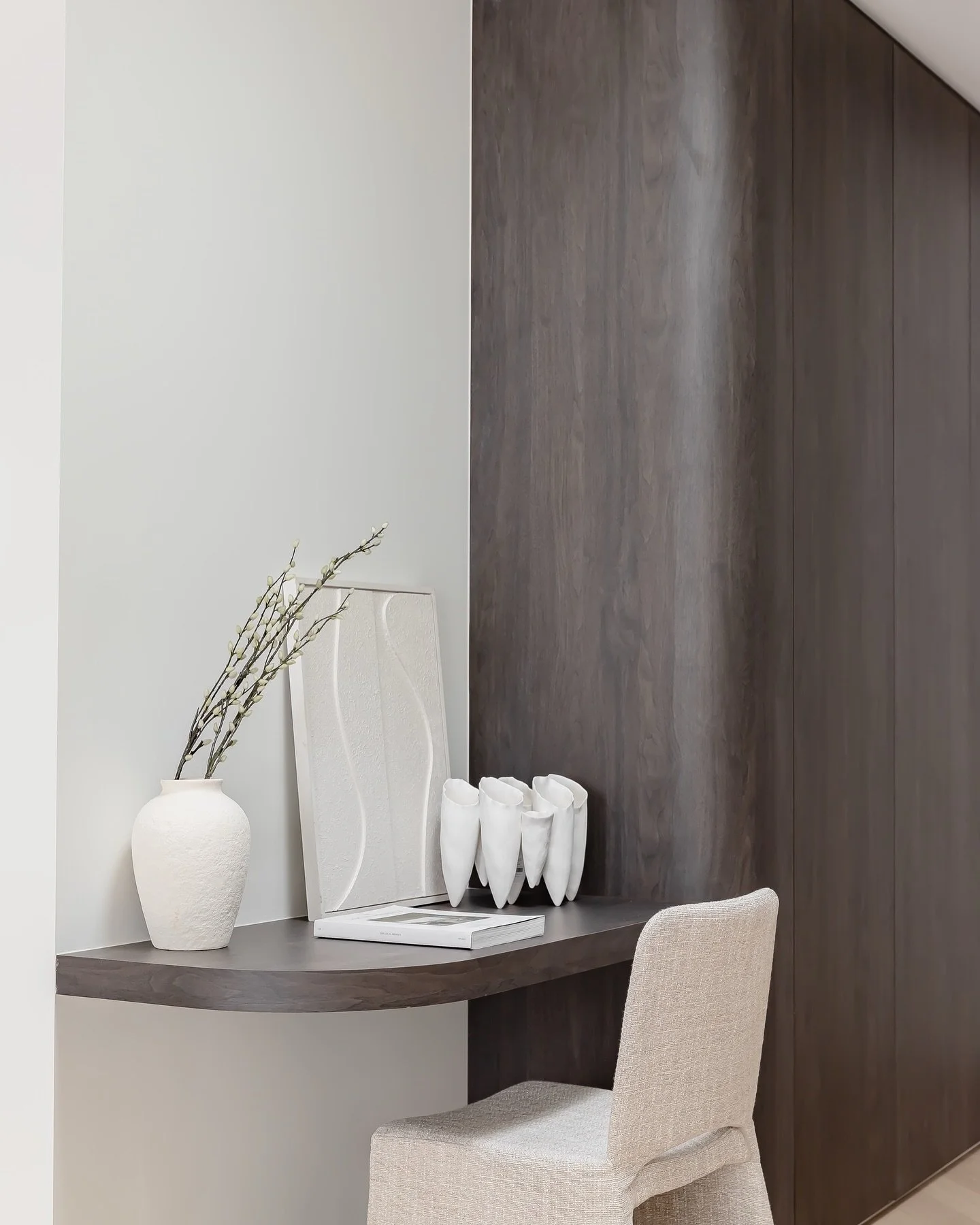 Monochromatic styling~ such a timeless choice 🤍 

&bull;

&bull;

&bull;

#sydneyrealestate #styledtosell #realestate #interiorinspo #interior #styling #property #sydney #staging #homestyling #interiorstyling #propertystylist #propertystyling #prope