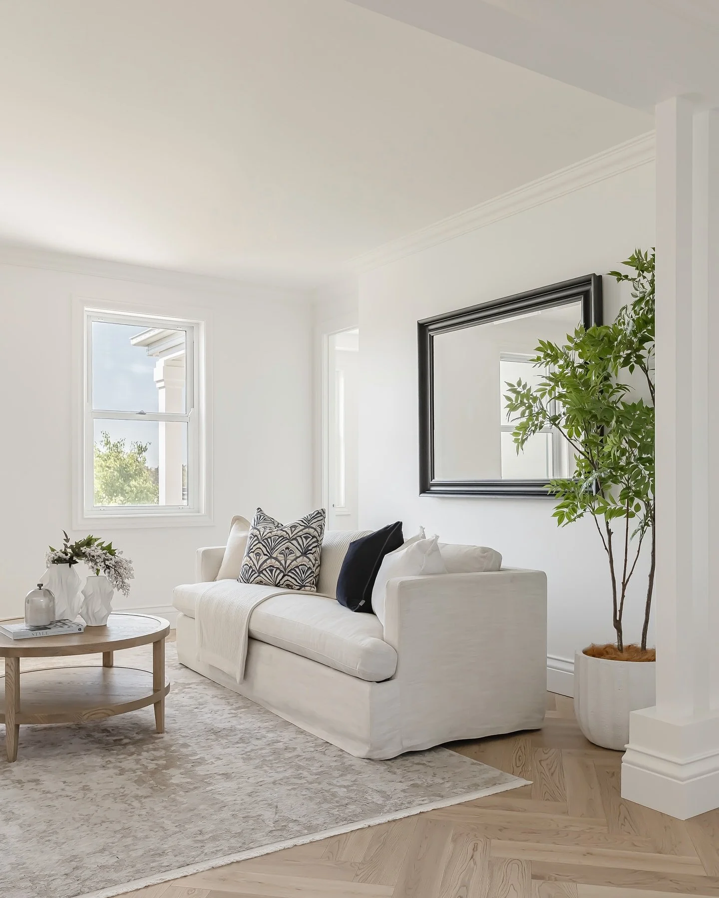 This stunning brand new home complete with 6 lounge rooms, is certainly one of the largest homes we&rsquo;ve styled to date. 

With a modern Hamptons aesthetic throughout, we&rsquo;ve complemented this space with a formal and symmetrical approach. 

