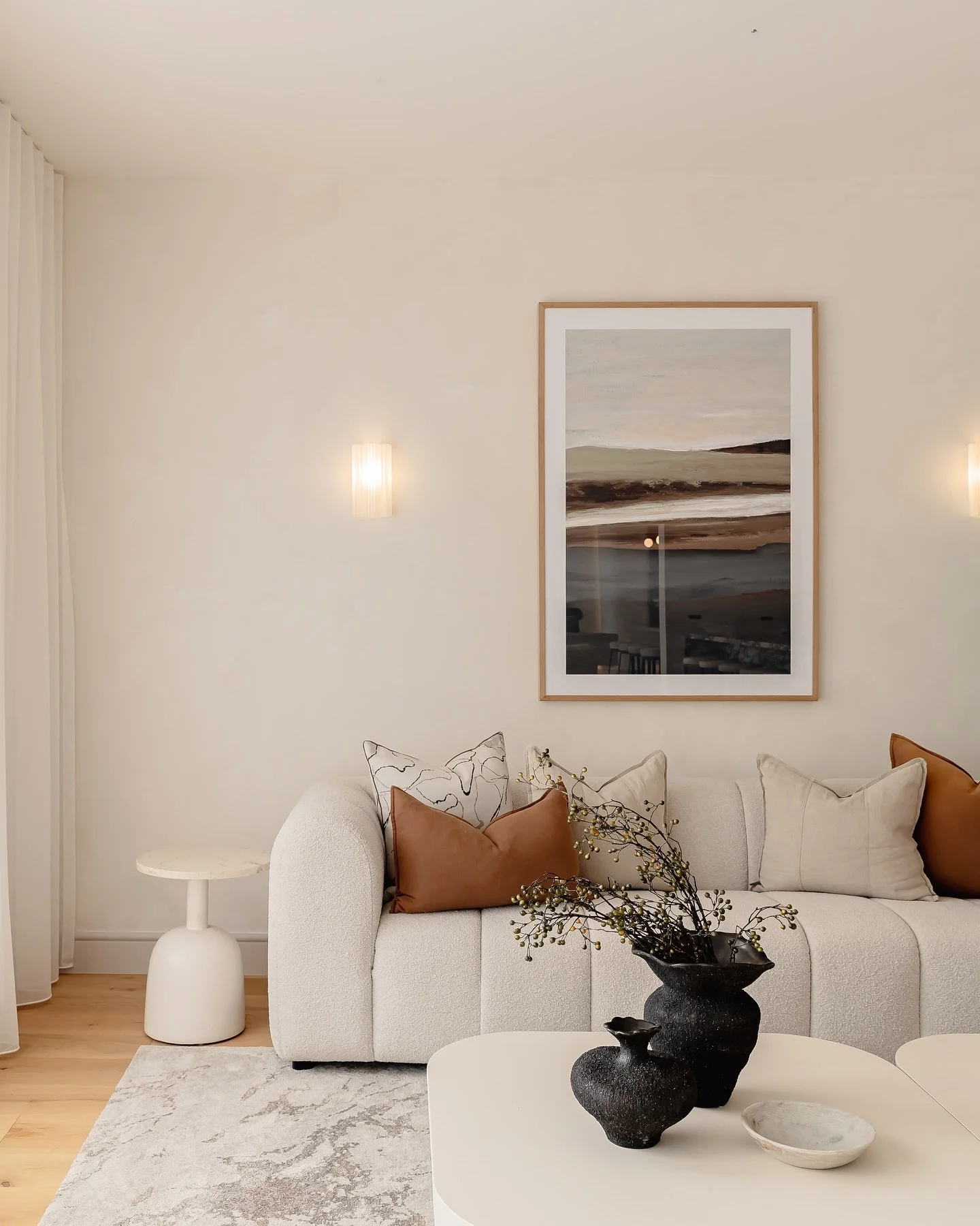 Soft textures, neutral colours and some warm accents bring this space together beautifully 🤍

&bull;

&bull;

&bull;

#sydneyrealestate #styledtosell #realestate #interiorinspo #interior #styling #property #sydney #staging #homestyling #interiorstyl