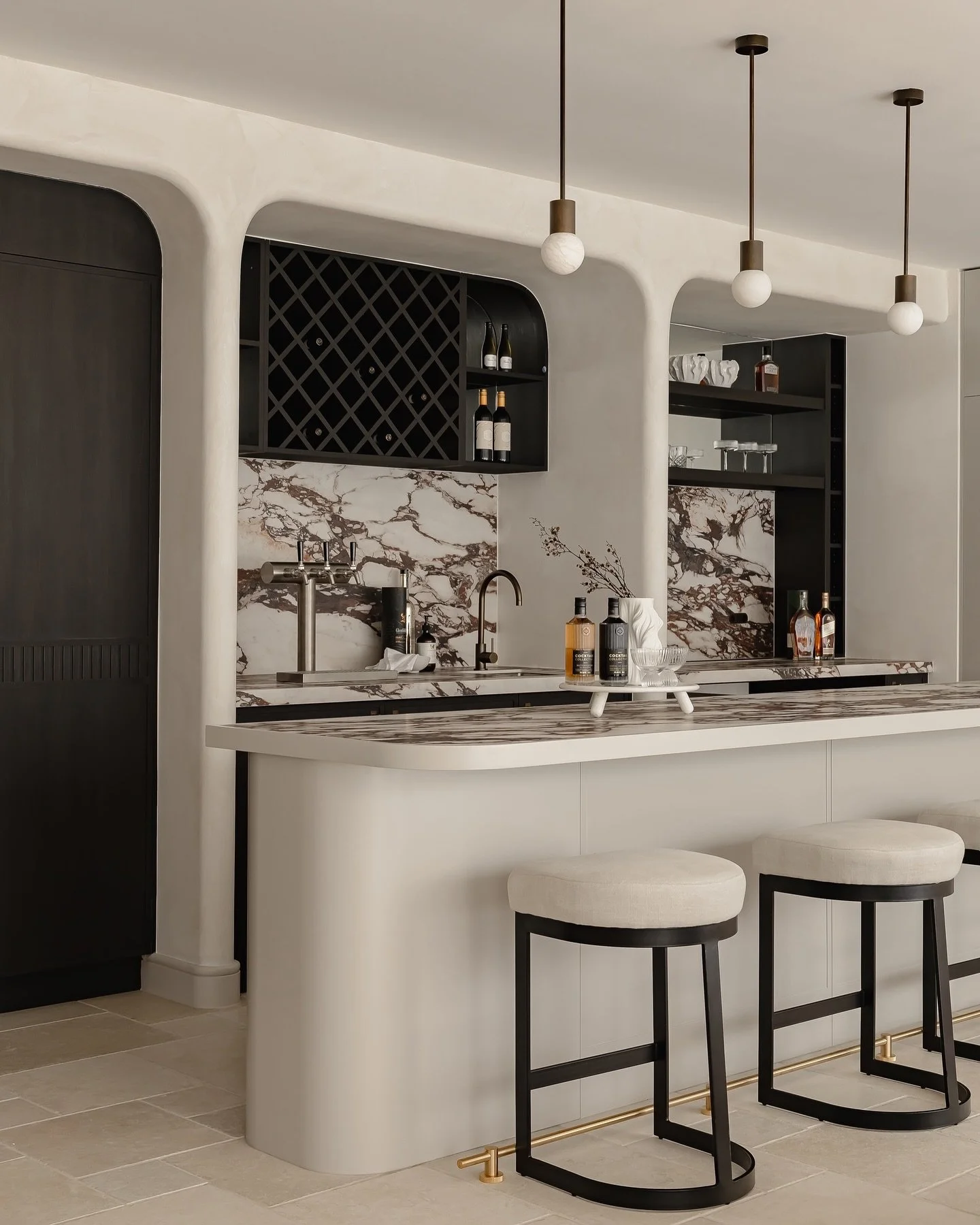 Curved joinery and a striking stone benchtop come together to create a space that feels refined yet welcoming at the same time. The perfect place to pour a drink, entertain guests, or simply enjoy a moment at home. 

Styling @thelittlestylingco 
Inte
