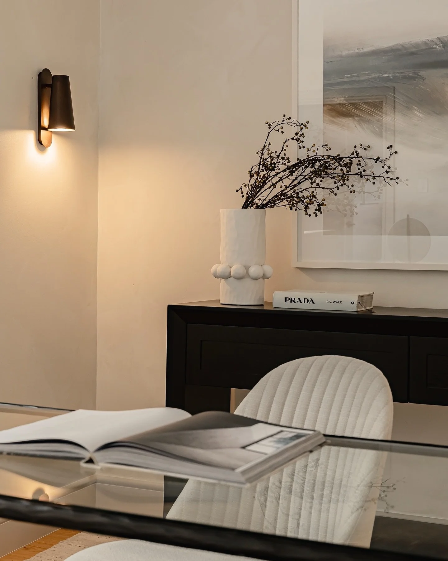 A simple, well-balanced workspace with warm tones and clean lines.

Styled to feel calm whilst also showcasing how to functionally use the space &mdash; sometimes less really can be more. 

&bull;

&bull;

&bull;

#sydneyrealestate #styledtosell #rea