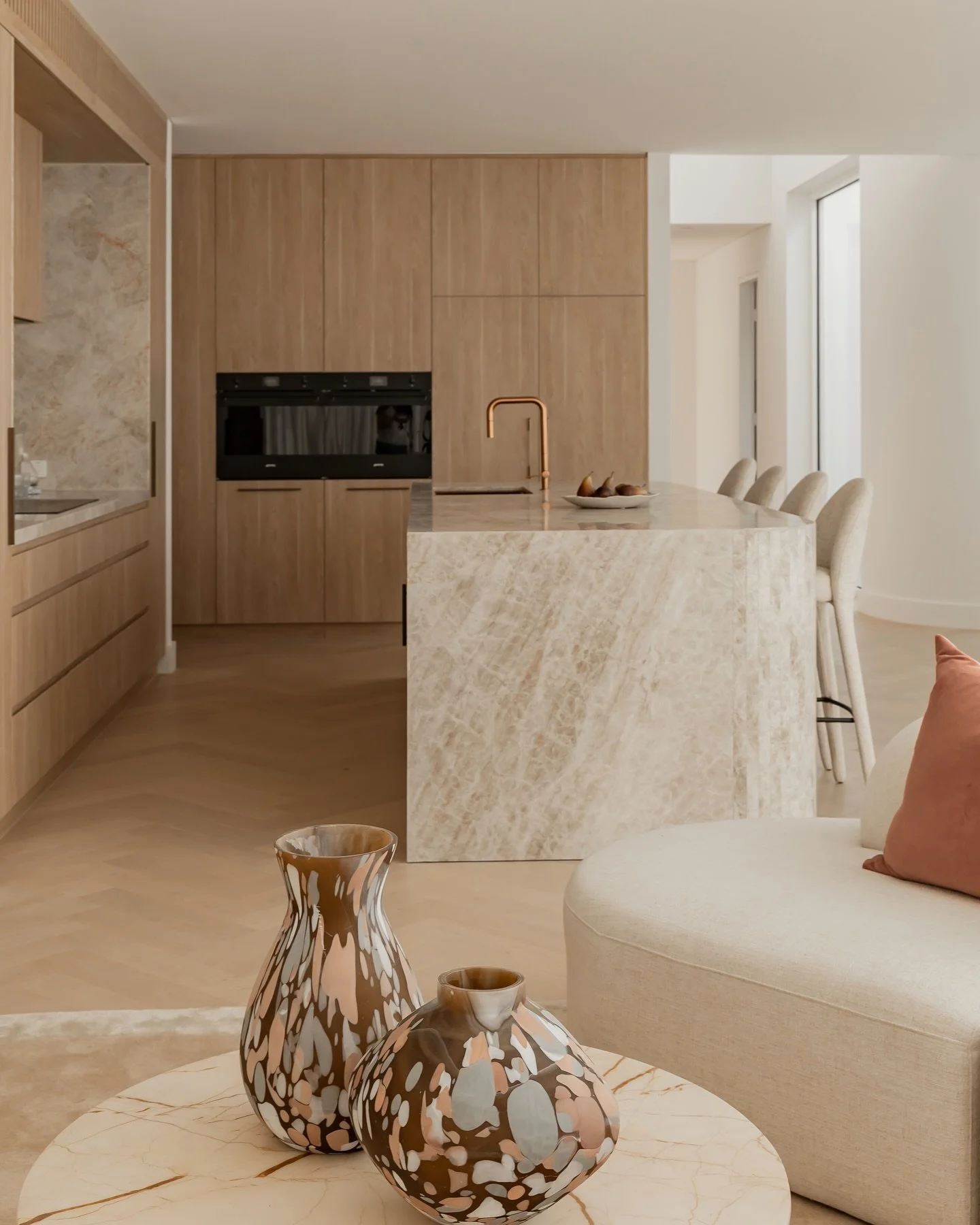 Fifty shades of beige 🤎

&bull;

&bull;

&bull;

#sydneyrealestate #styledtosell #realestate #interiorinspo #interior #styling #property #sydney #staging #homestyling #interiorstyling #propertystylist #propertystyling #propertystaging #propertyprese