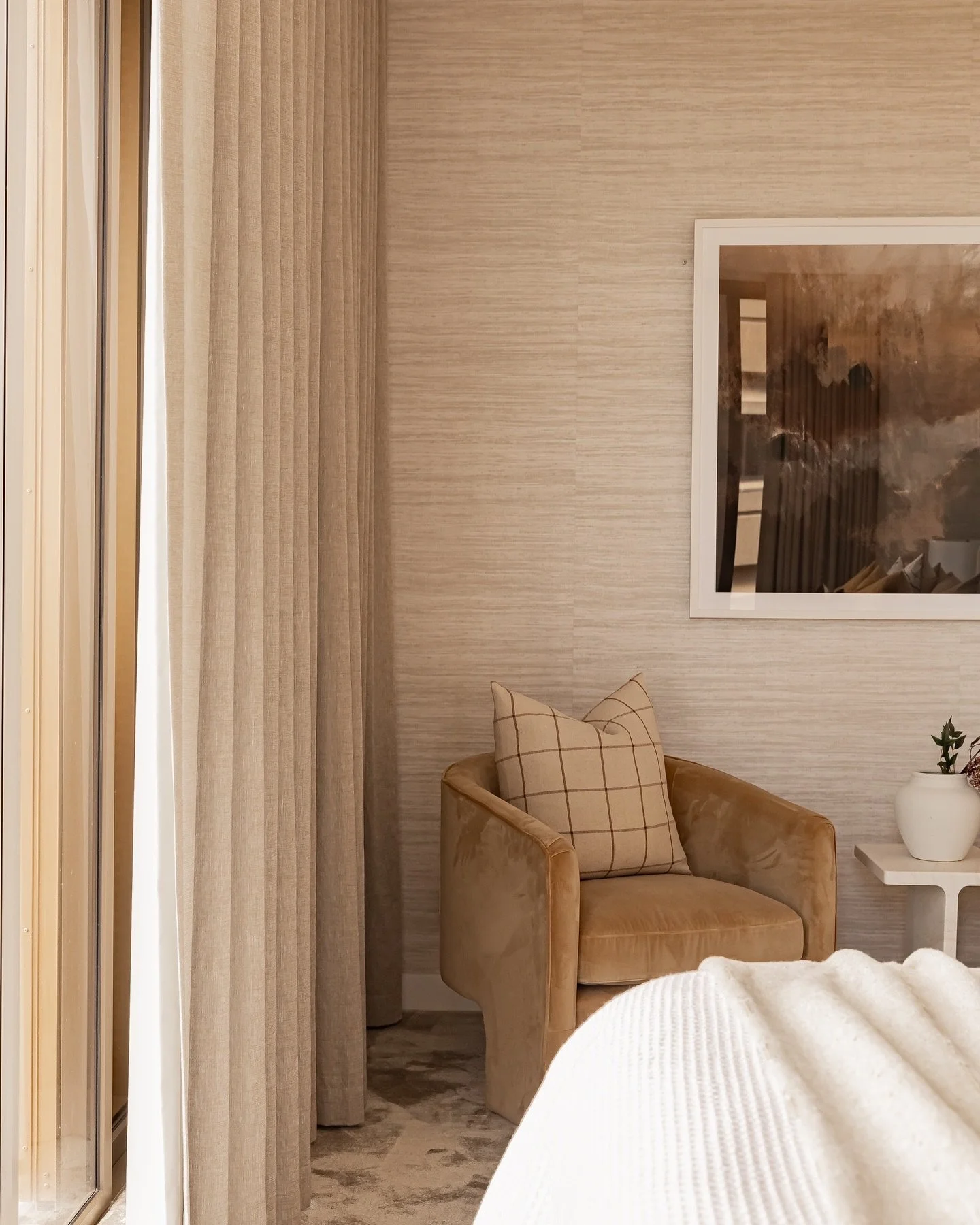 This may aswell be a luxury hotel with views this beautiful 🤍 

&bull;

&bull;

&bull;

#sydneyrealestate #styledtosell #realestate #interiorinspo #interior #styling #property #sydney #staging #homestyling #interiorstyling #propertystylist #property