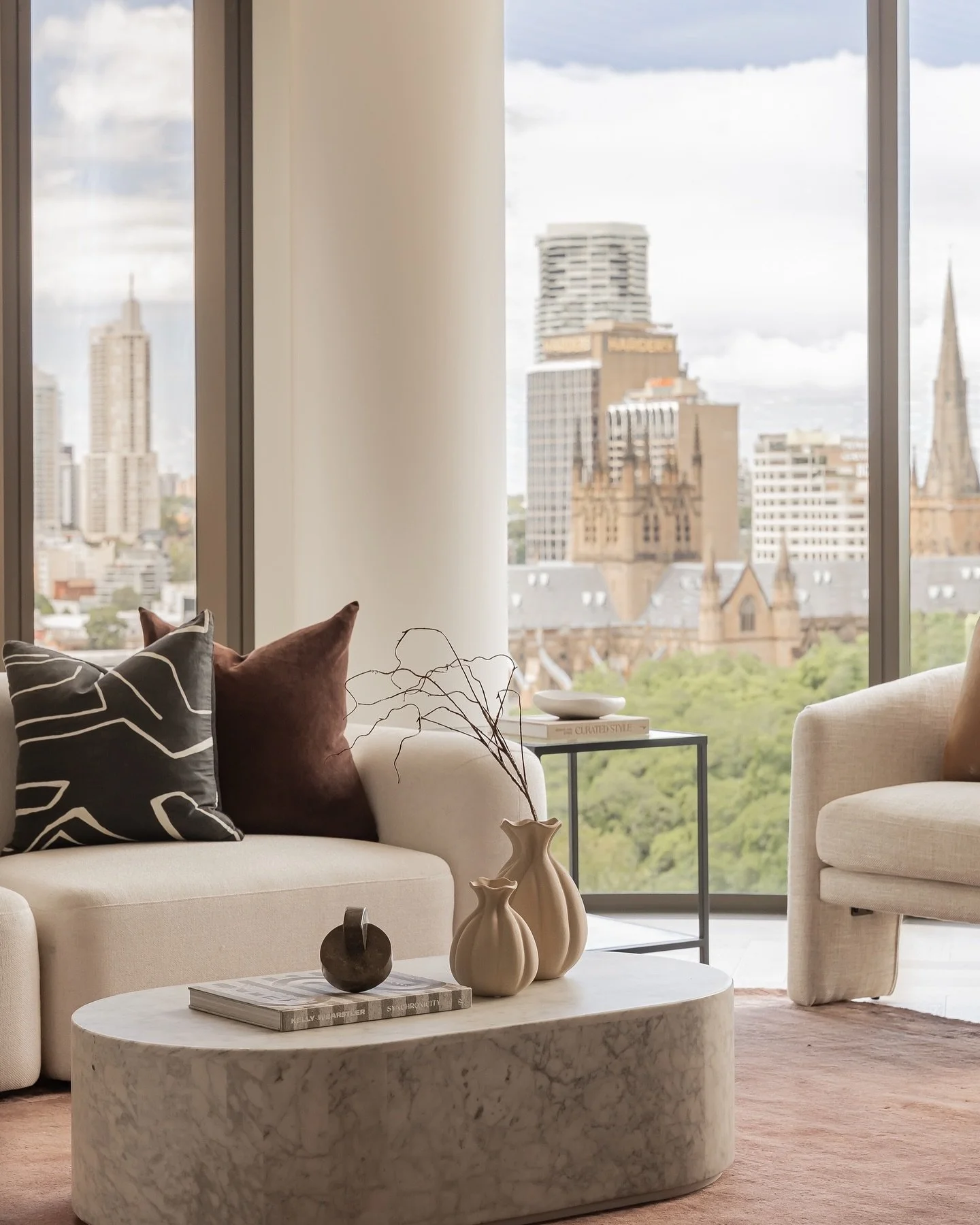 With sweeping views across Hyde Park and St Mary&rsquo;s Cathedral, this inner Sydney apartment had our team swooning the entire install 🤍 

&bull;

&bull;

&bull;

#sydneyrealestate #styledtosell #realestate #interiorinspo #interior #styling #prope