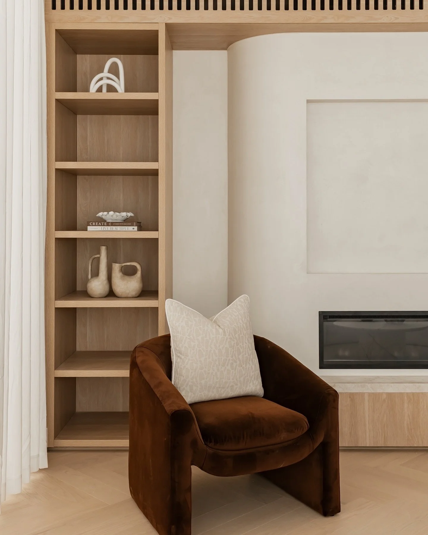 Tabacco- the perfect colour for autumn 🤎 

&bull;

&bull;

&bull;

#sydneyrealestate #styledtosell #realestate #interiorinspo #interior #styling #property #sydney #staging #homestyling #interiorstyling #propertystylist #propertystyling #propertystag