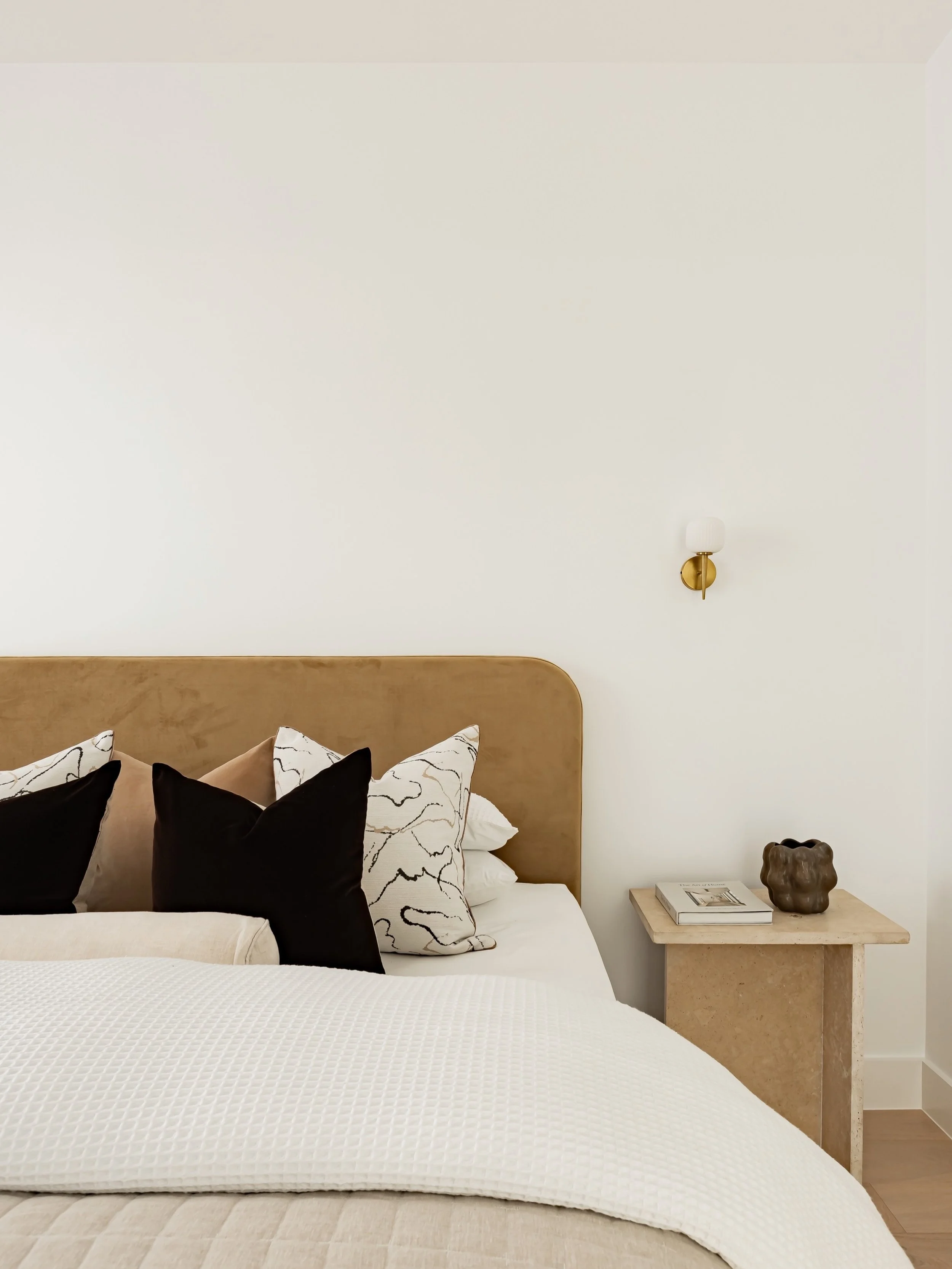 When styling a property for sale, it&rsquo;s not about filling a room with furniture&mdash;it&rsquo;s about creating a space that feels welcoming and sparks an emotional connection from the moment potential buyers walk in 🤎