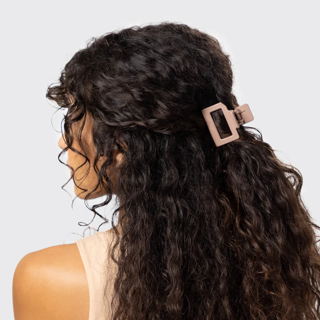 60428-Hair-lifestyle-Recycled-Plastic-Assorted-ClawClip-3pc-Oversized-ClawClip-neutrals-1280x1280px.webp