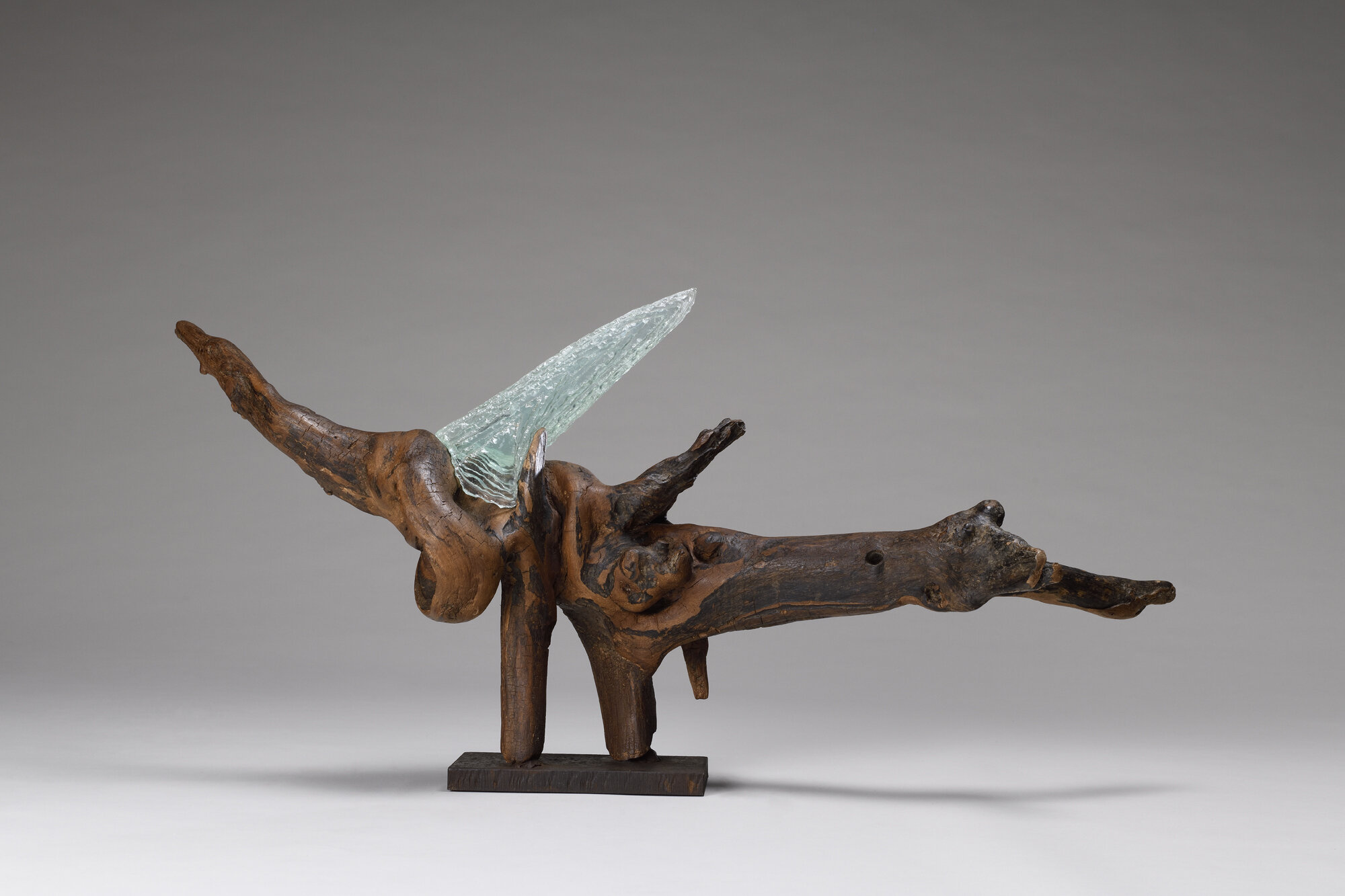 Mirmandean recto sculpture contemporaine abstraite en bois, métal et verre conçue par Bernard Froment