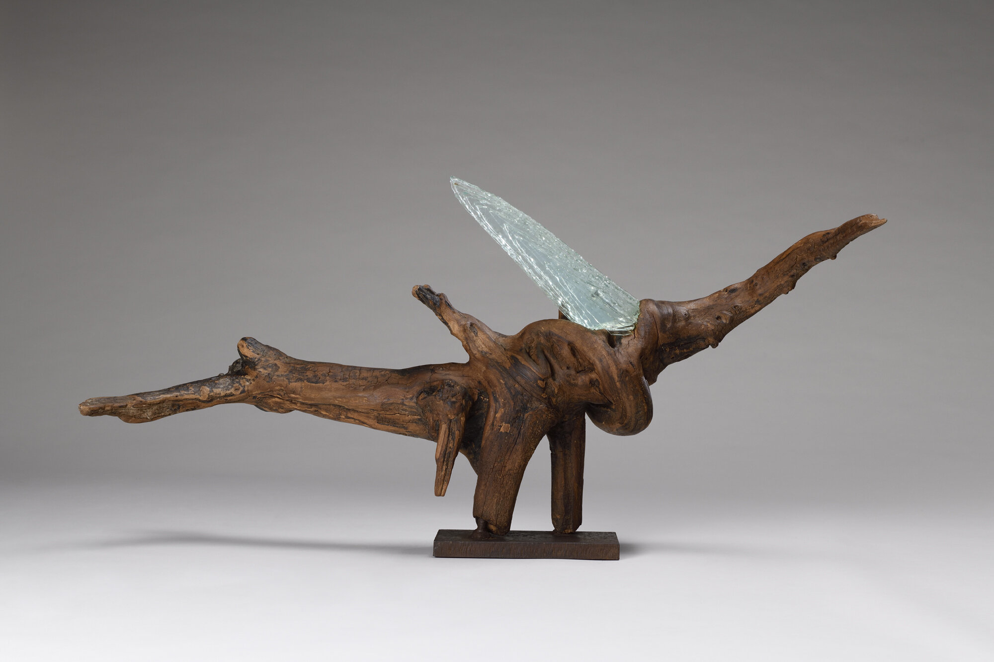 Mirmandean verso sculpture contemporaine abstraite en bois, métal et verre conçue par Bernard Froment