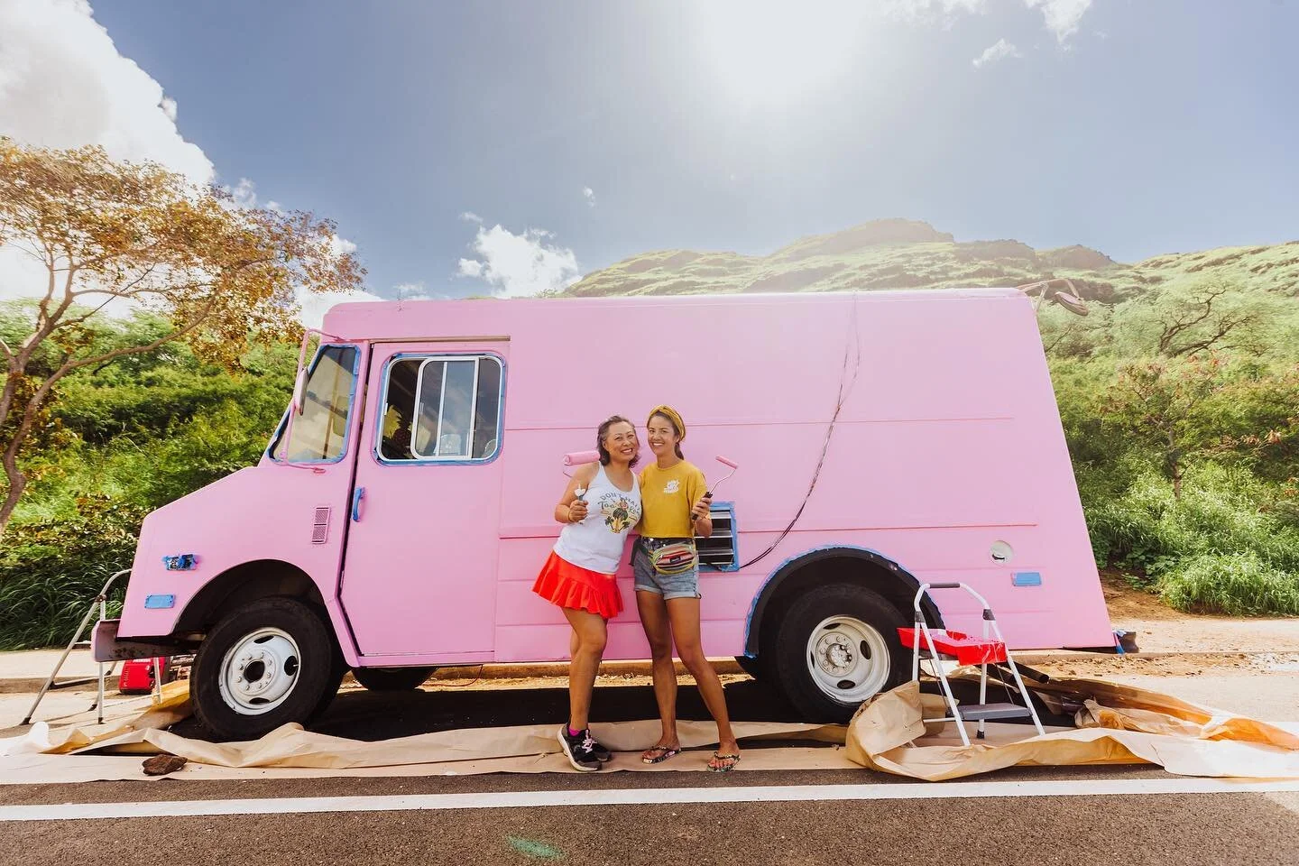AFTER >>> BEFORE >>> DURING 🌸 More moments from Vahn’s juice truck makeover! It’s pretty magical what can happen when friends put their minds + muscles together! Thank you @mattehnes for documenting it all. BTW, this be
