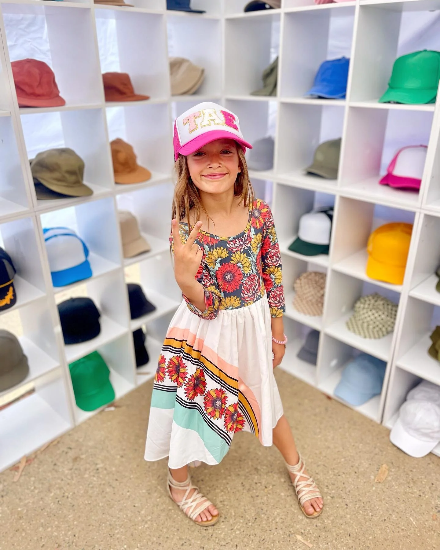 Tae’s trucker hat collection gained some gems at @theoldtownfleamarket 🌈 We were on a mission to make a patch hat at @klsd_co booth, and on the way - she scored a vintage thrifted Aloha hat for $10 🌈 A surprise highlight was running into my b