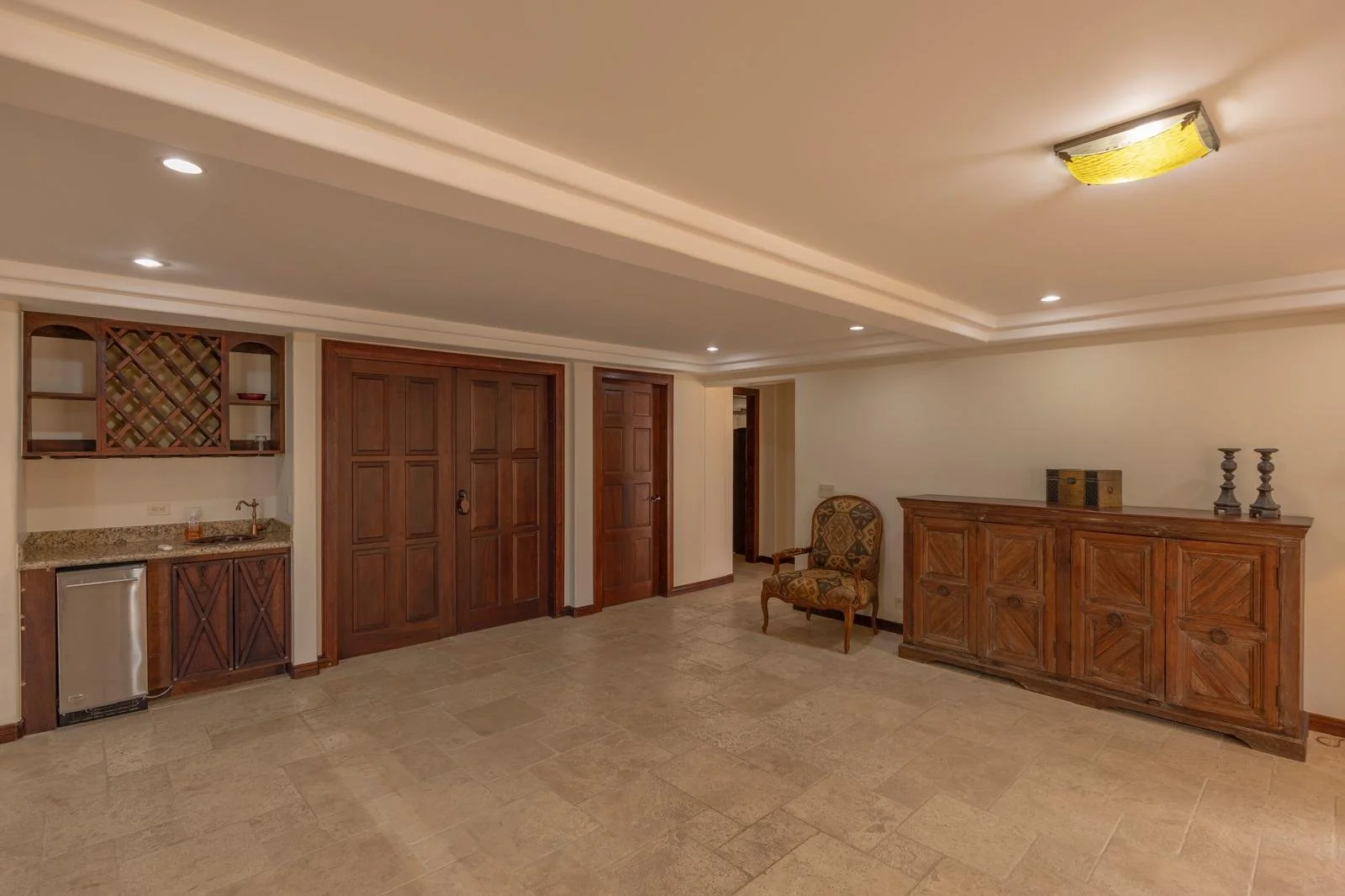 Durazno Games Room wet bar.jpeg