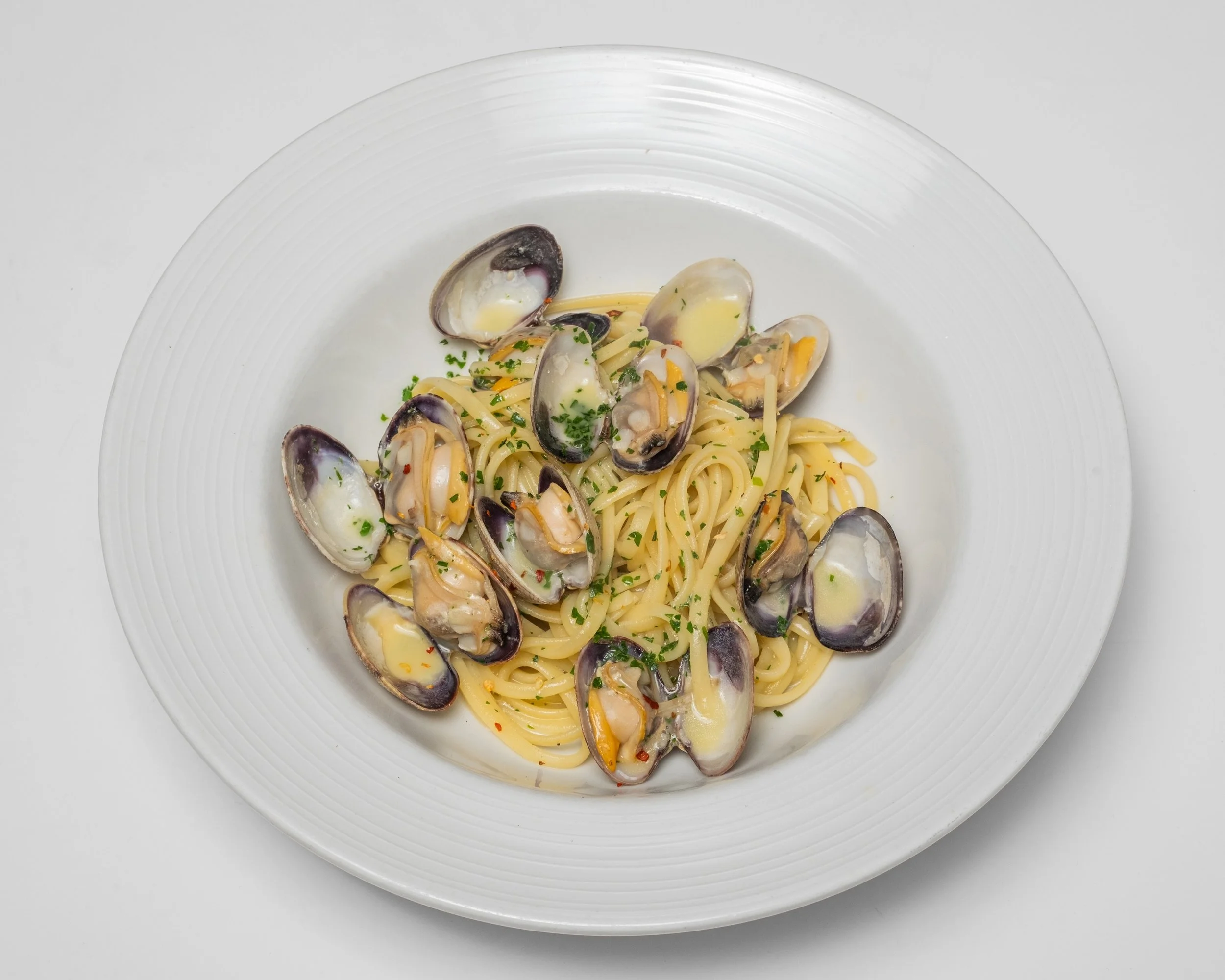 TuttoRestaurantAndBar_LinguineAlleVongole_2880x2304.jpg
