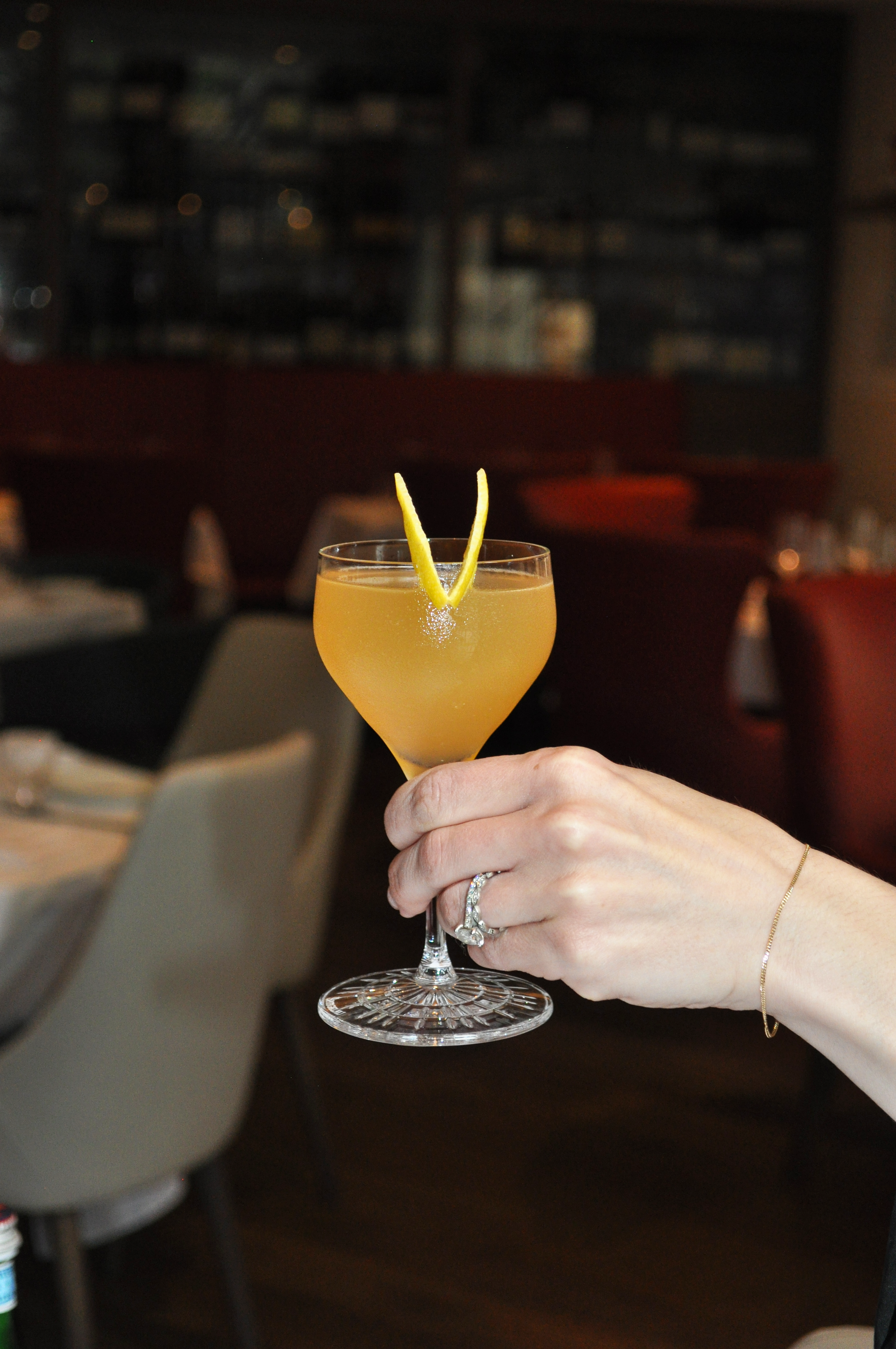 indoor_bar_citrus_cocktail_lemon_twist_hand.png