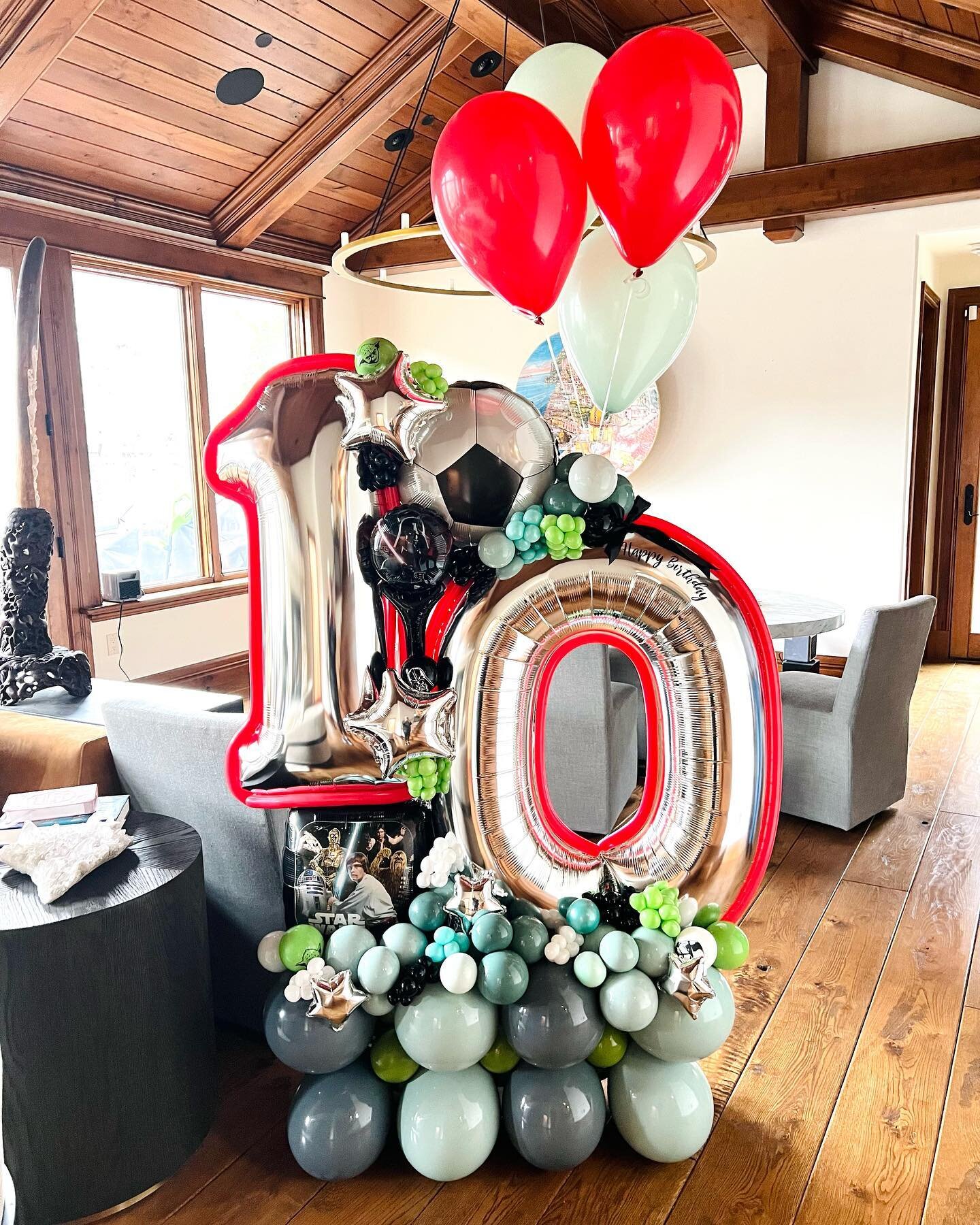 A day late for may the 4th but right on time for Antonio&rsquo;s bday! 
.
.
.
#balloon #birthdayballoons #birthday🎂 #balloons #organicballoons #balloonprofessional #balloonmosaic ballooncolumn #balloonarrangement #balloonmarquee 
#🎈 #vail #aspencol