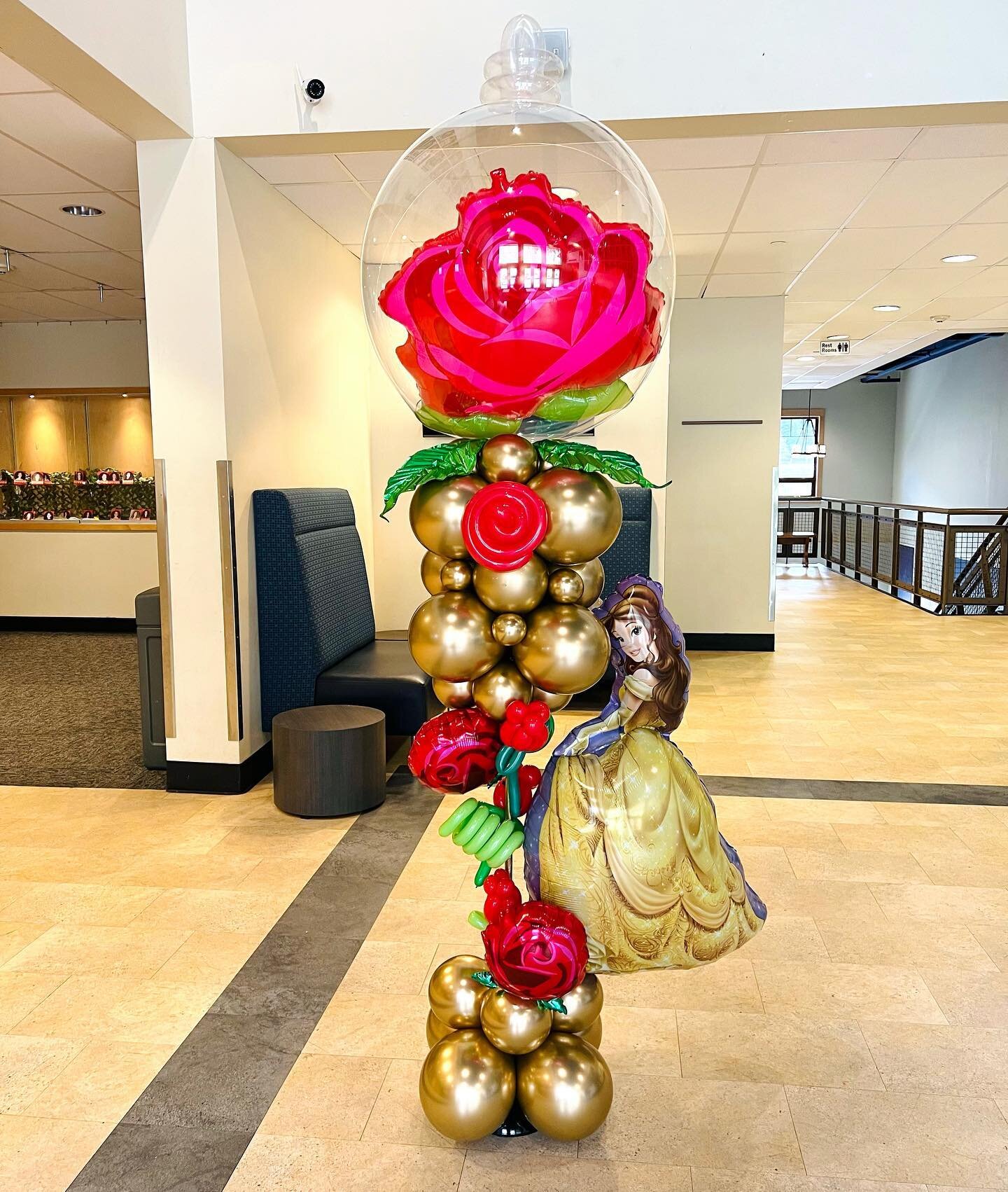 🥀🧌💛This beauty is a beast!! 
.

.

.

#balloontower #balloon #birthdayballoons #birthday🎂 #balloons #organicballoons #balloonprofessional #balloonmosaic ballooncolumn #balloonarrangement #balloonmarquee 
#🎈 #vail #aspencolorado #aspenwedding #ba