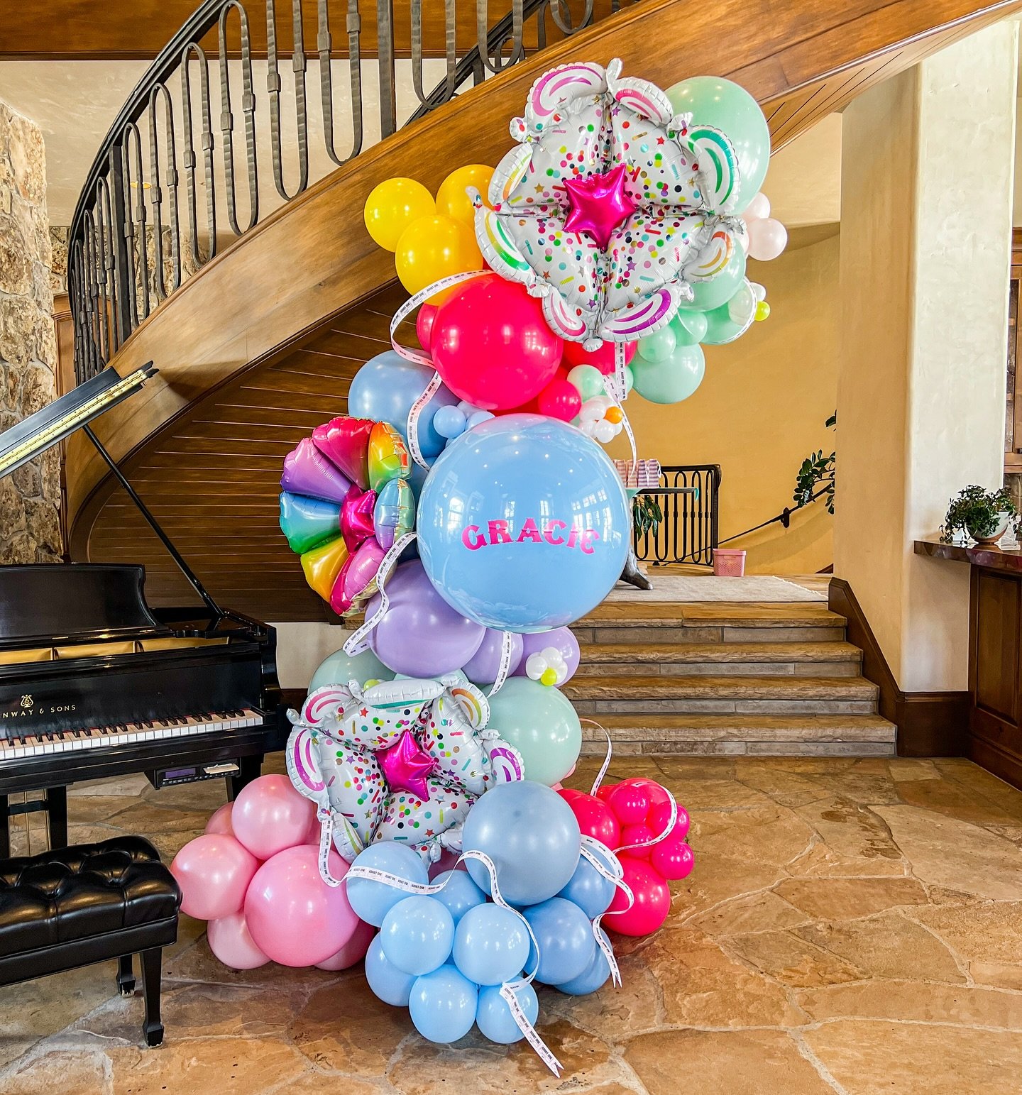 Ferris wheels and fair vibes #!
.

.
.
. #balloontower #balloon #birthdayballoons #birthday🎂 #balloons #organic balloons #balloonprofessional #balloonmosaic ballooncolumn #balloonarrangement #balloonmarquee #obsessed #🎈 #vail #balloonstylist #organ