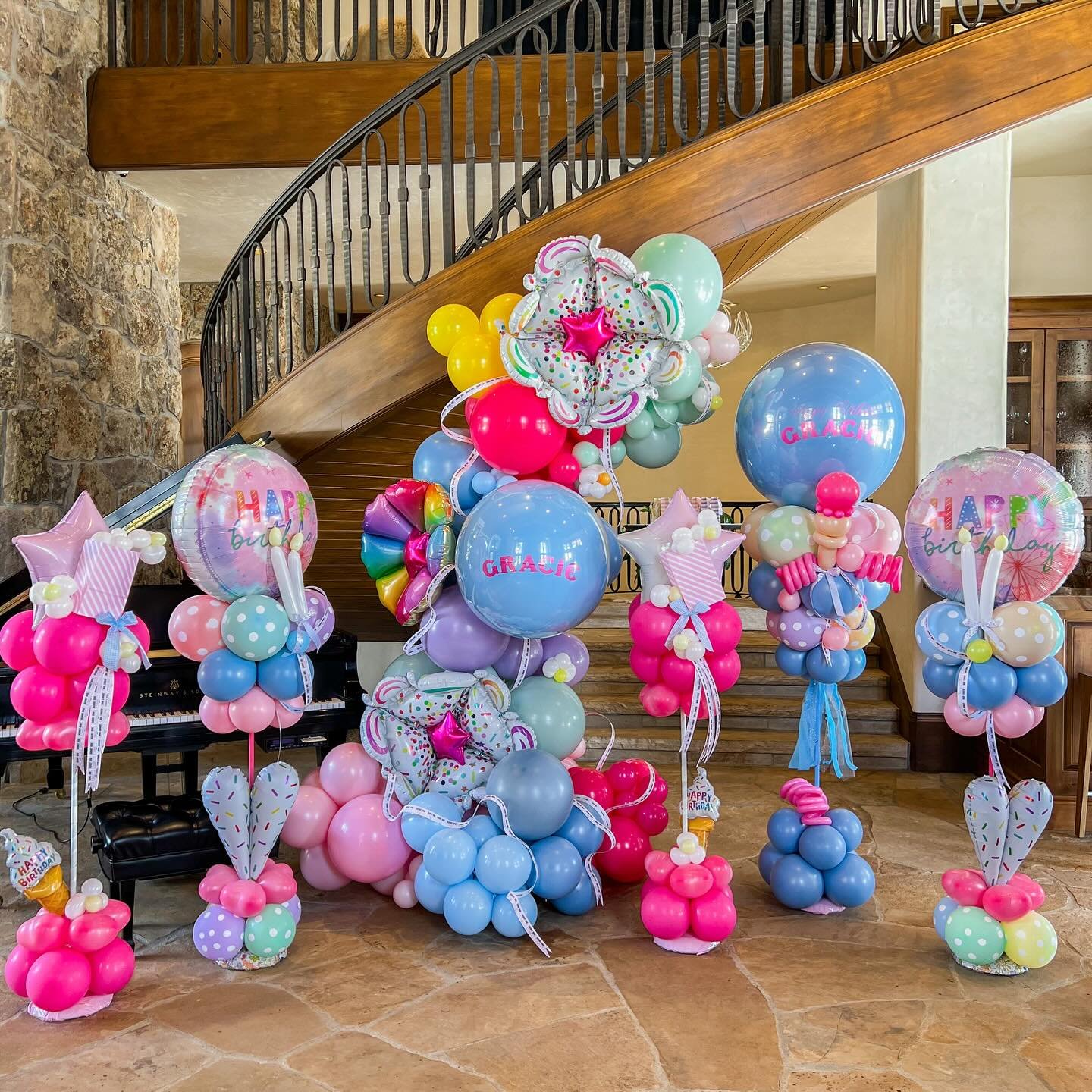 🎡🎠🎢🍿🍦Life&rsquo;s a carnival, enjoy the ride! 
.

.
.
. #balloontower #balloon #birthdayballoons #birthday🎂 #balloons #organic balloons #balloonprofessional #balloonmosaic ballooncolumn #balloonarrangement #balloonmarquee #obsessed #🎈 #vail #b