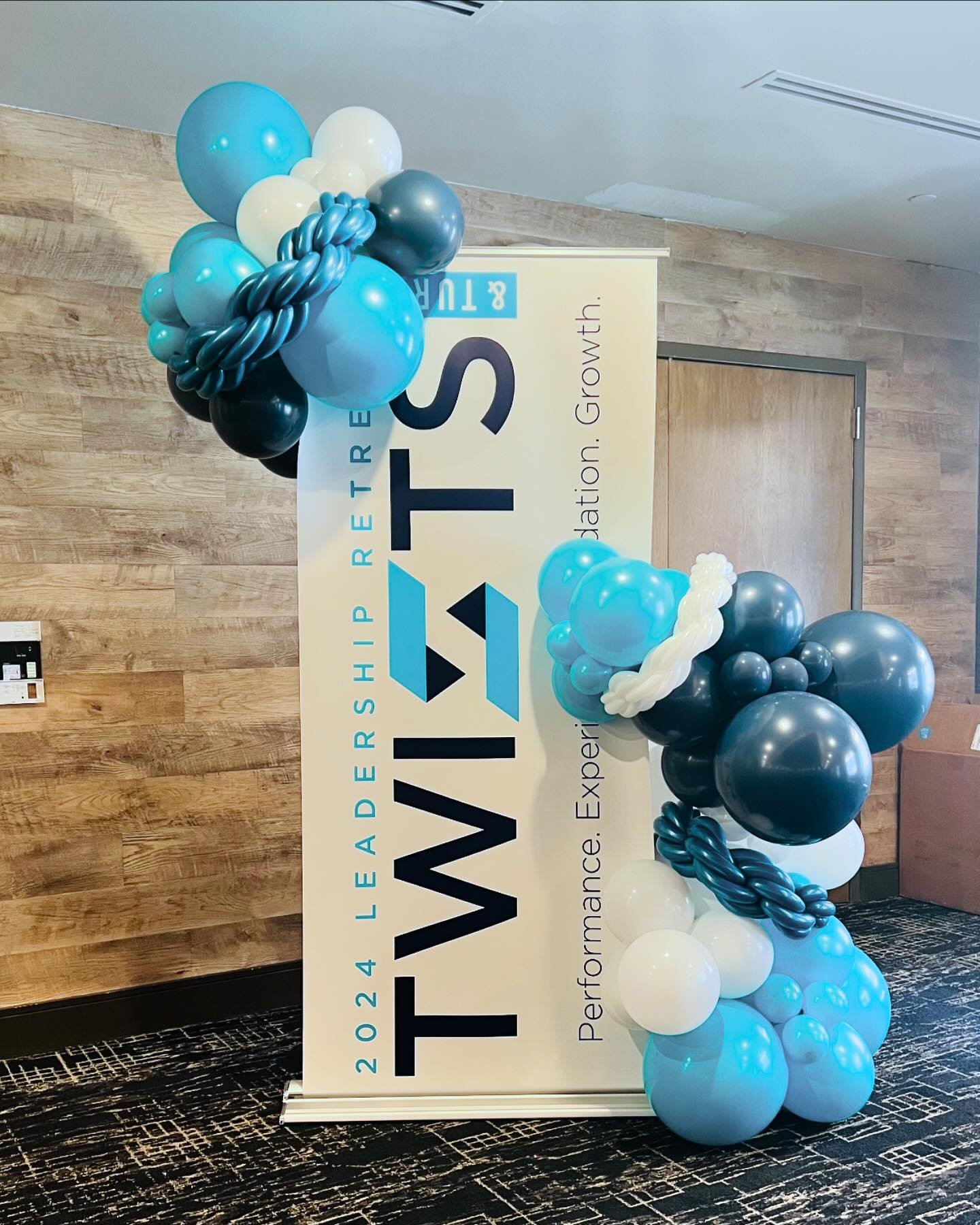 Life is full of twists and turns! 
.
.
.
. #balloontower #balloon #birthdayballoons #birthday🎂 #balloons #organic balloons #balloonprofessional #balloonmosaic ballooncolumn #balloonarrangement #balloonmarquee #obsessed #🎈 #vail #balloonstylist #org